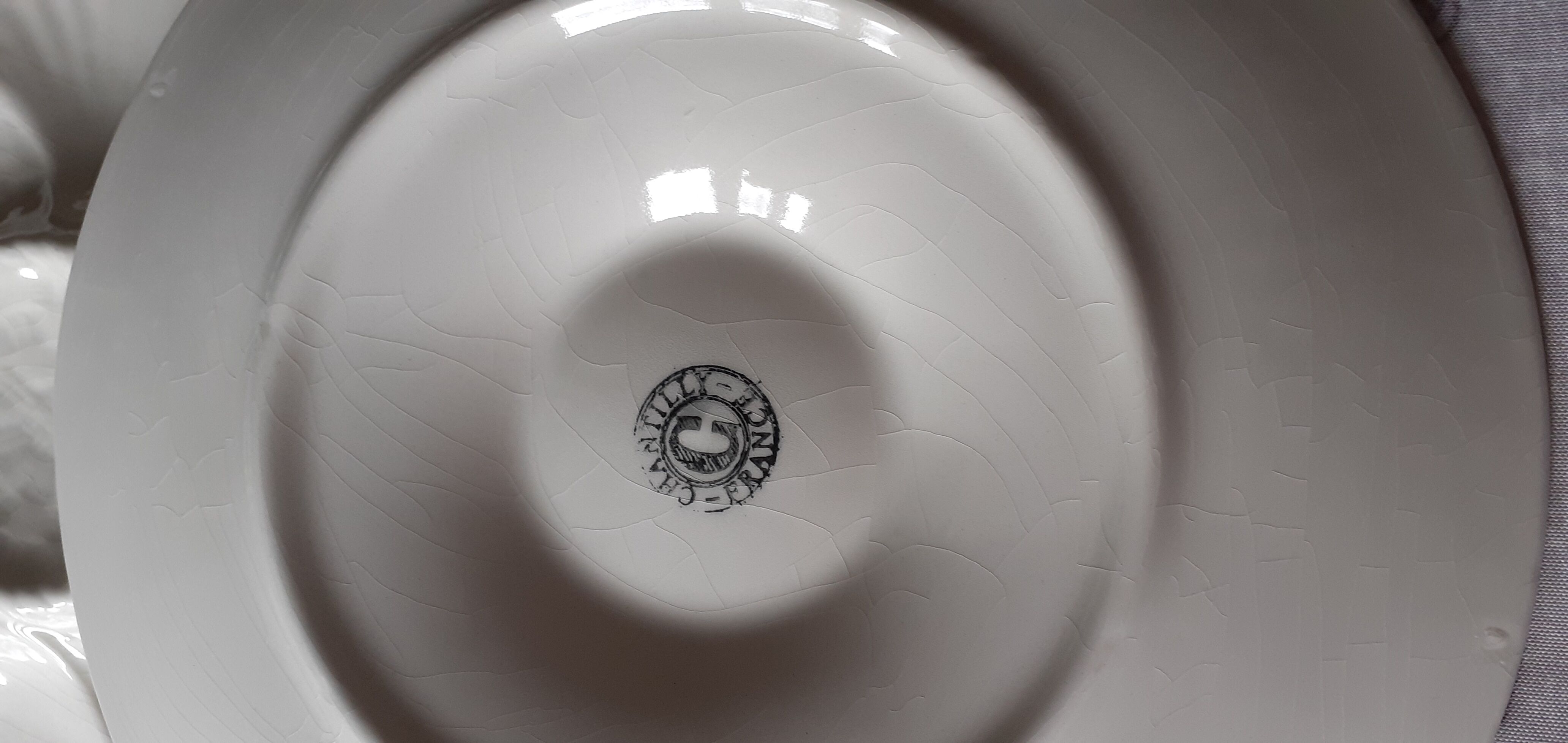 Oyster plates (9) brands chantilly france