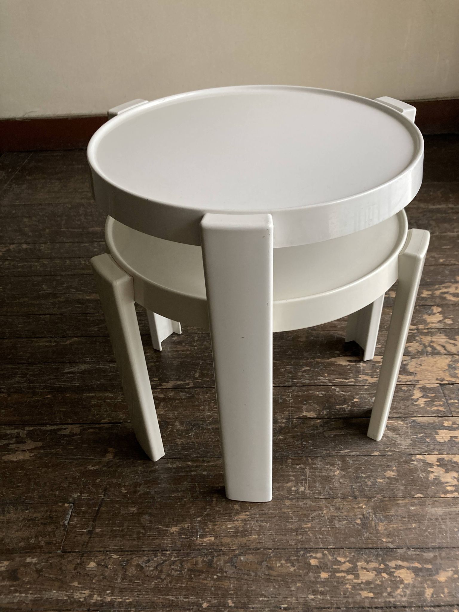 Pair of nesting coffee tables, space age Italian design 1960 Kastilia.