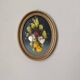 Tableau ovale acrylique sur bois cadre doré nature morte fleurs campagne