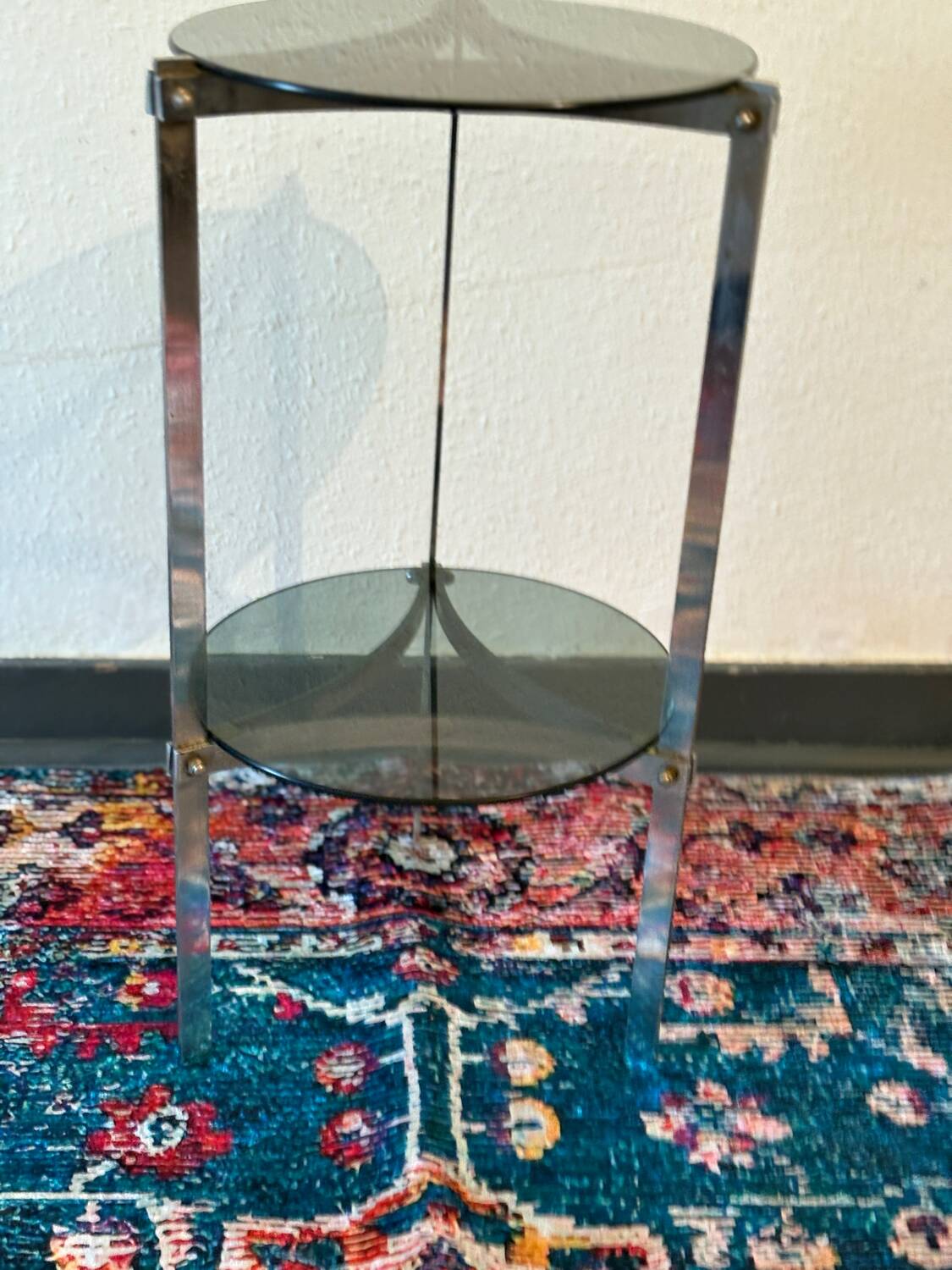 Sellette chromée et doubles plateaux