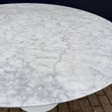 Original Knoll Tulip dining table in Carrara marble (120cm)