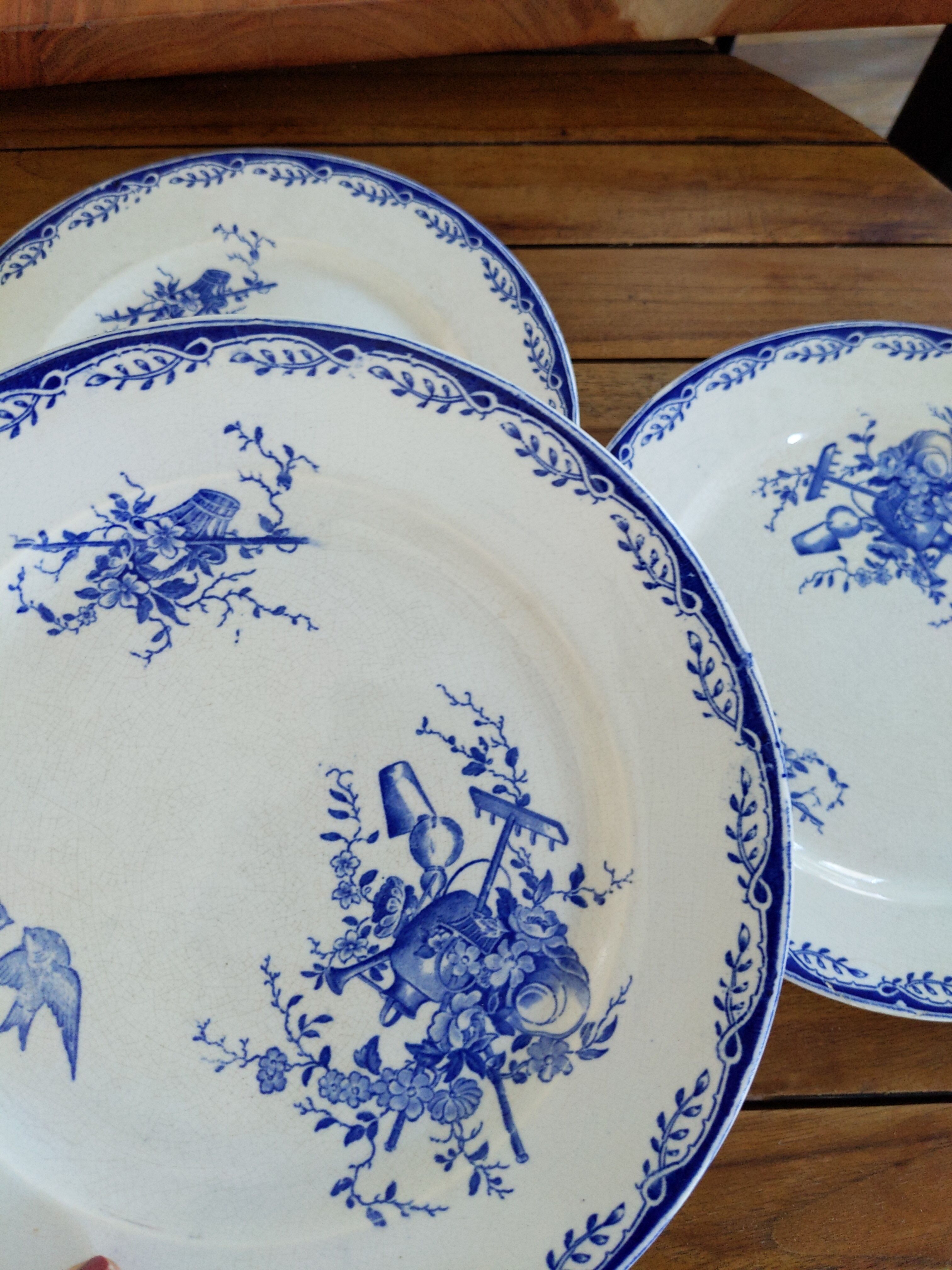 4 old iron earth plates Sarreguemines Watteau