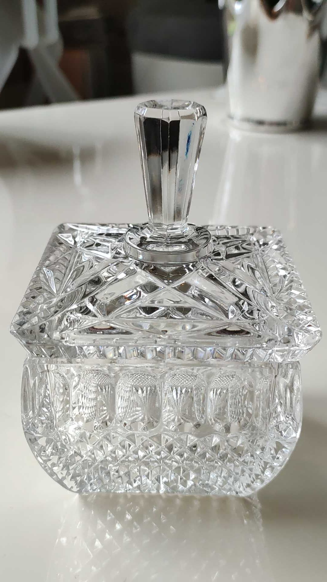 Sucrier vintage de forme carrée en cristal motifs croisillons, losanges, écailles