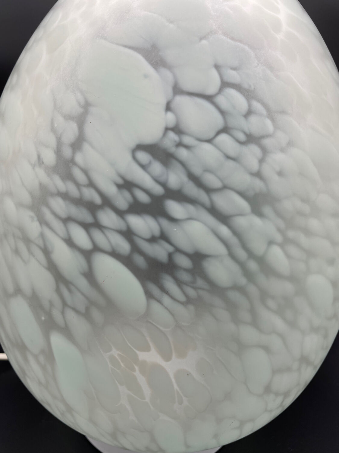 Egg lamp in opaline glassware Vianne