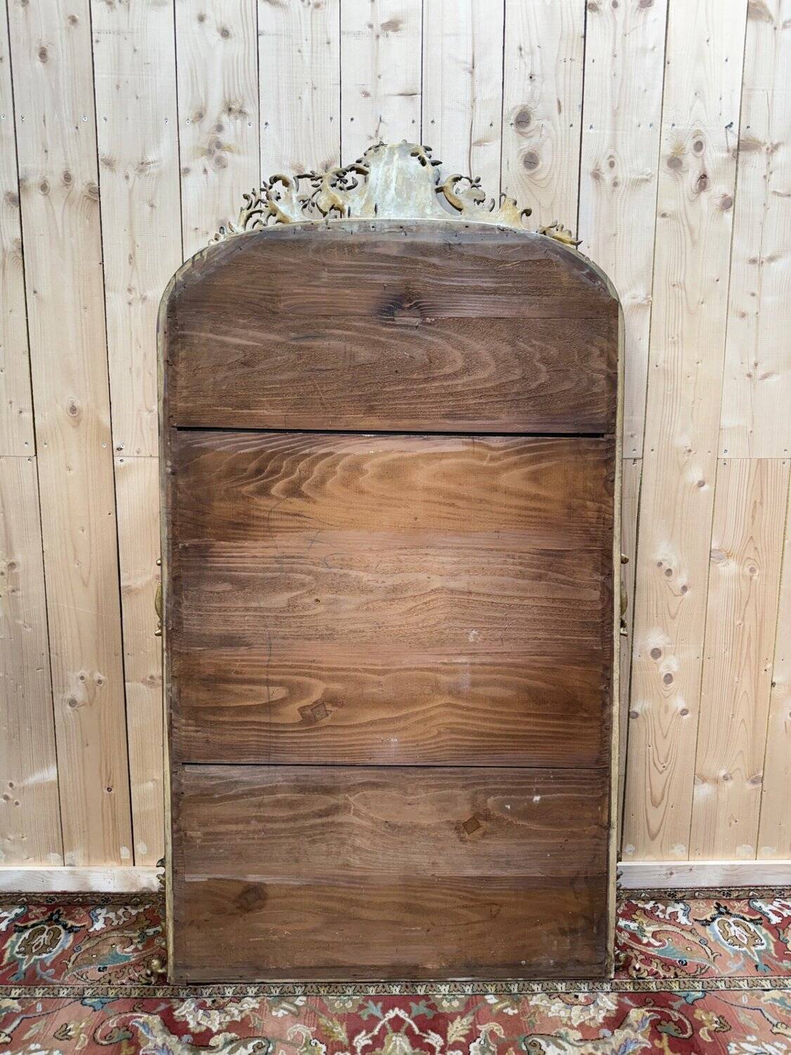 Napoleon III mirror in wood and gilded stucco with gold leaf.