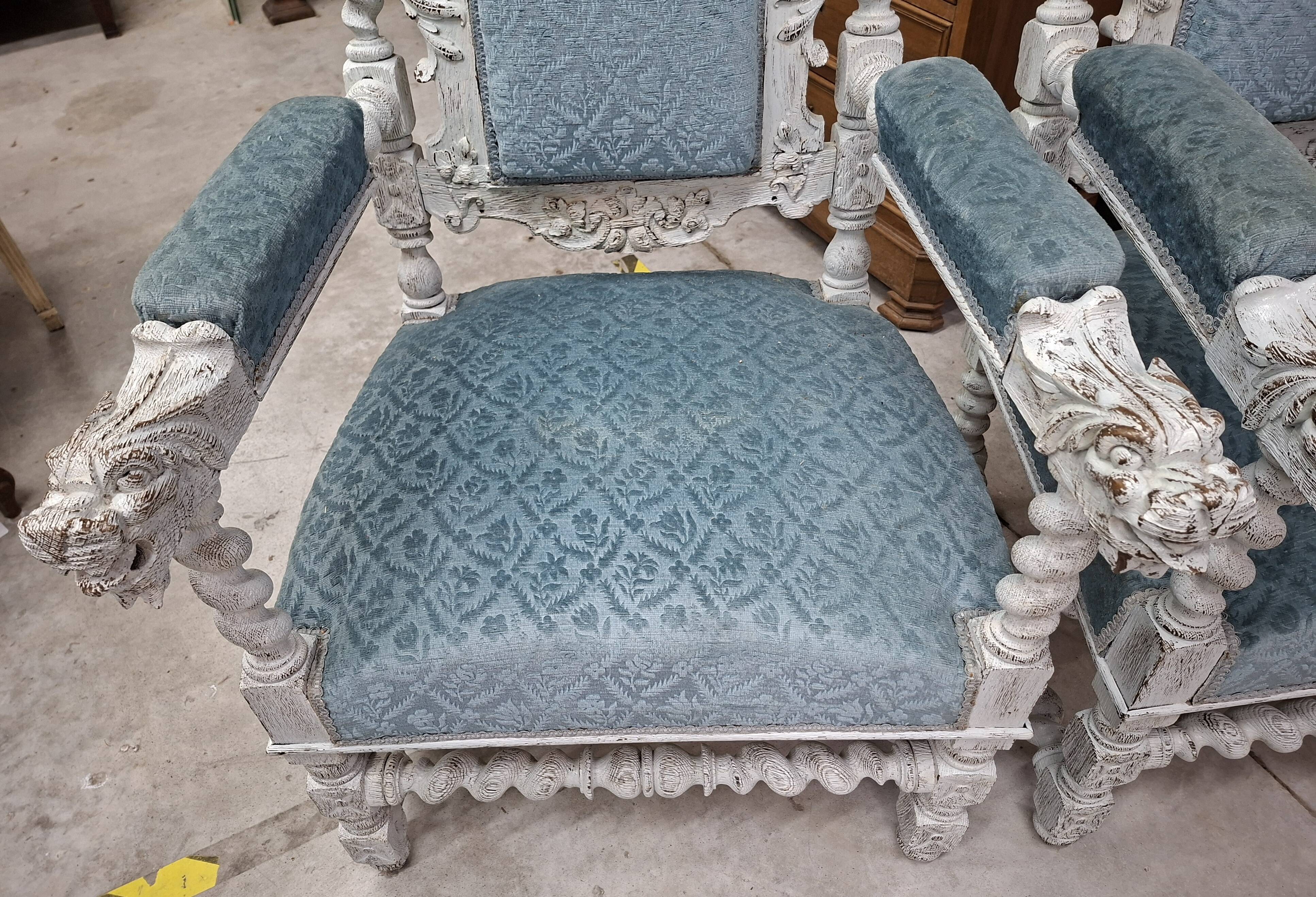 Pair of ceremonial armchairs in carved wood – Twisted columns