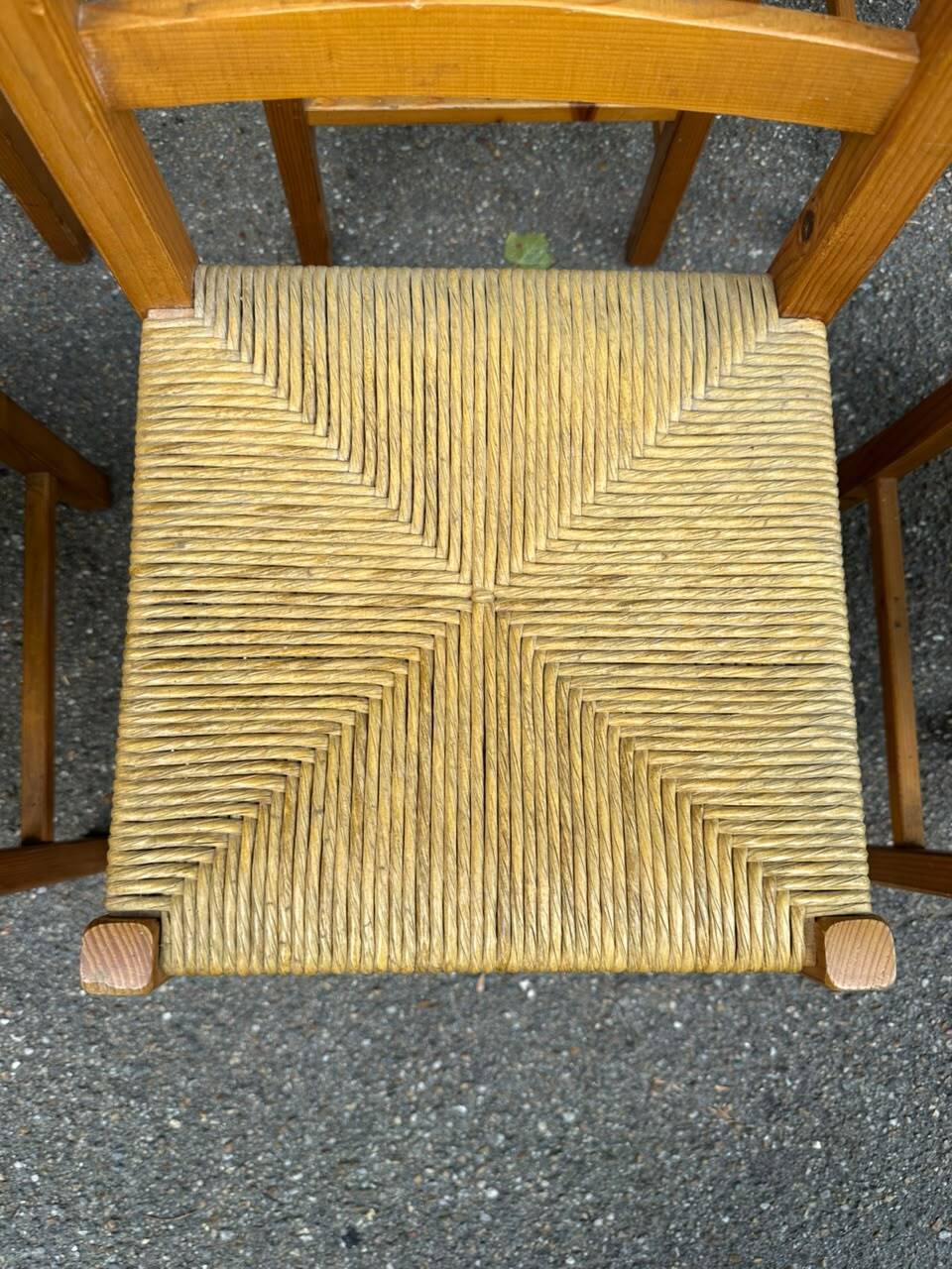 Set of 6 brutalist style chairs in solid pine and woven straw from the 1970s.