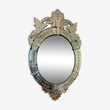 Miroir vénitien biseauté, à fronton, haut 114 cm