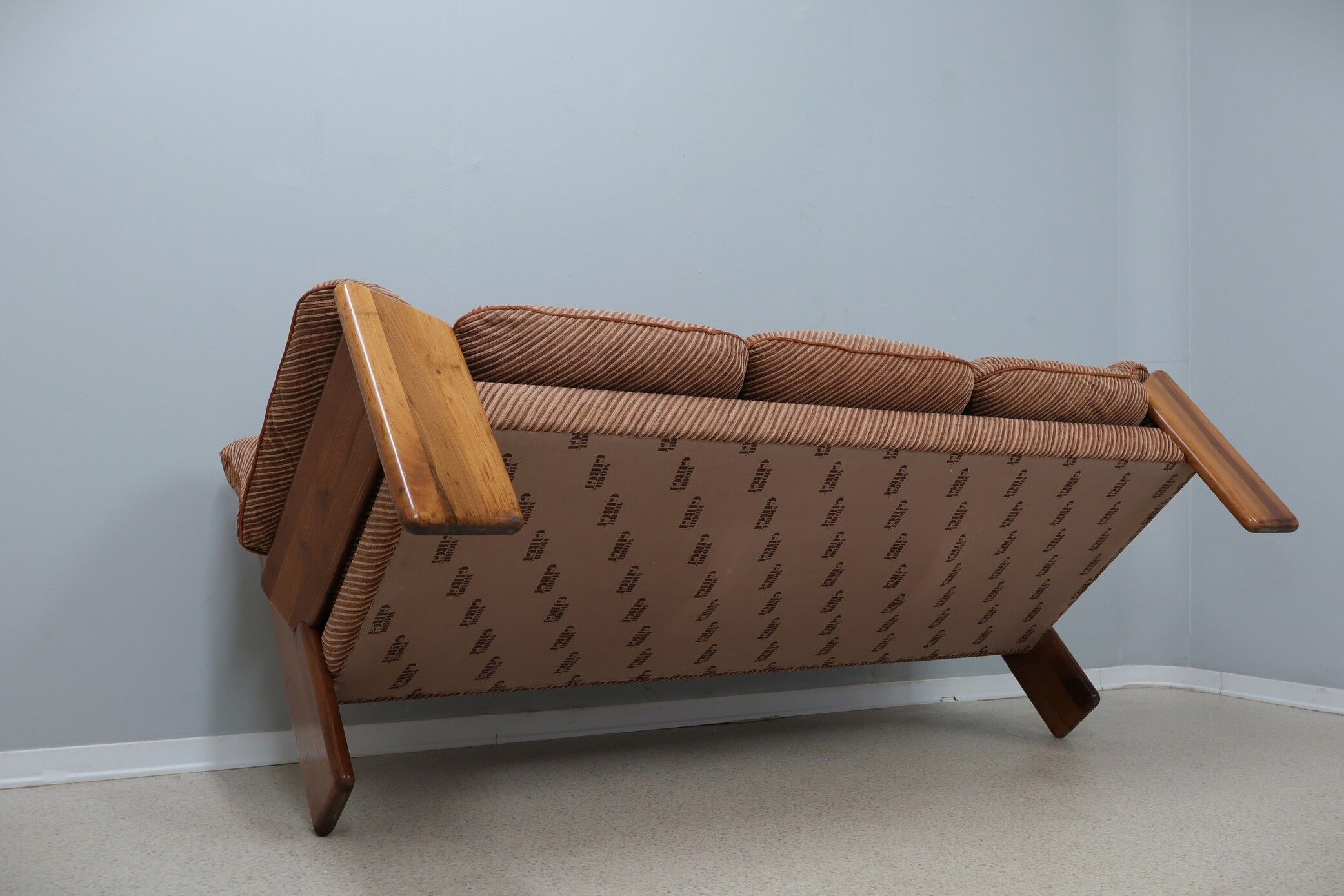 Mobil girgi 3-seater walnut sofa 1970s