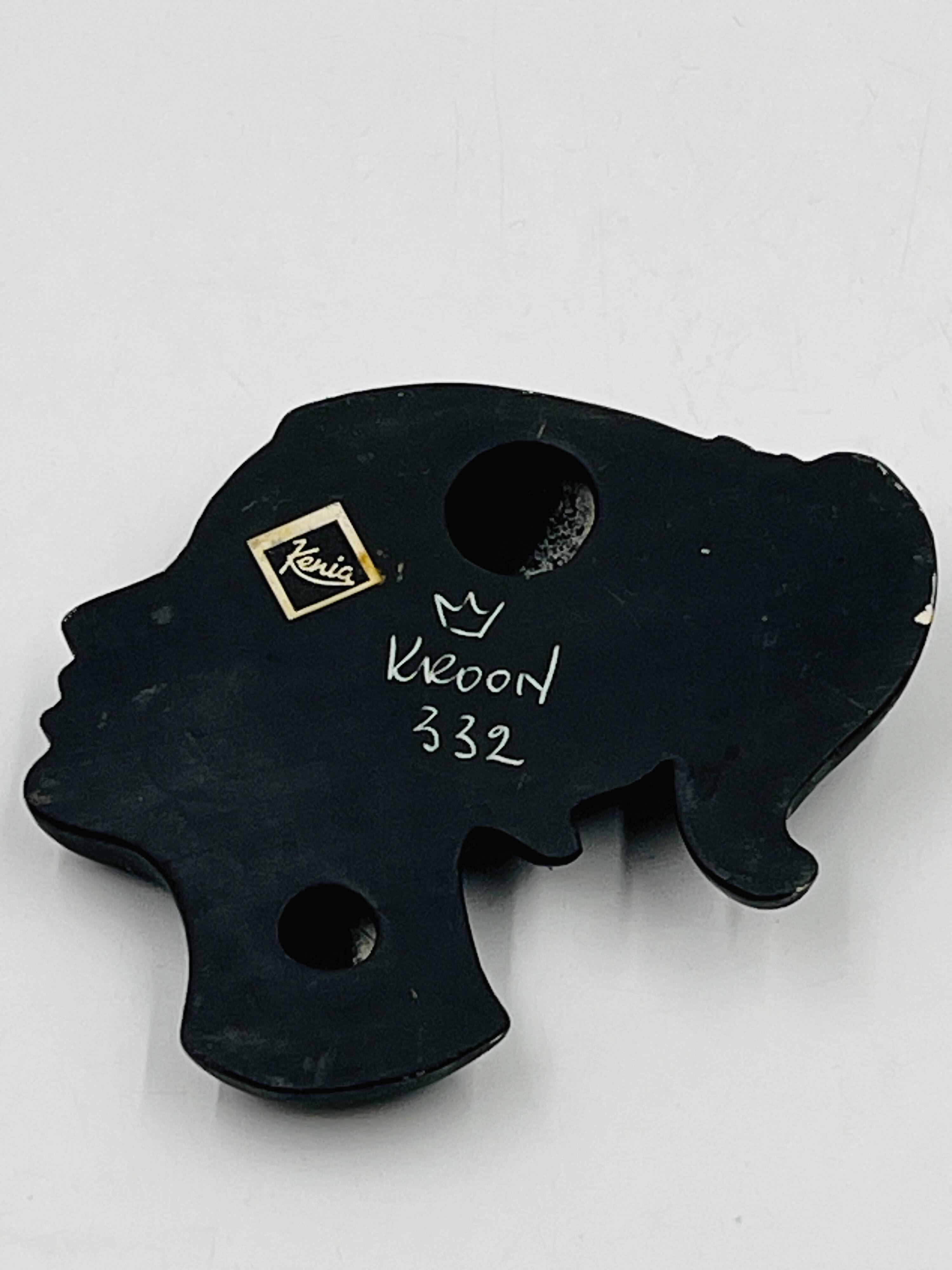 Head woman Kroon Kenya 332