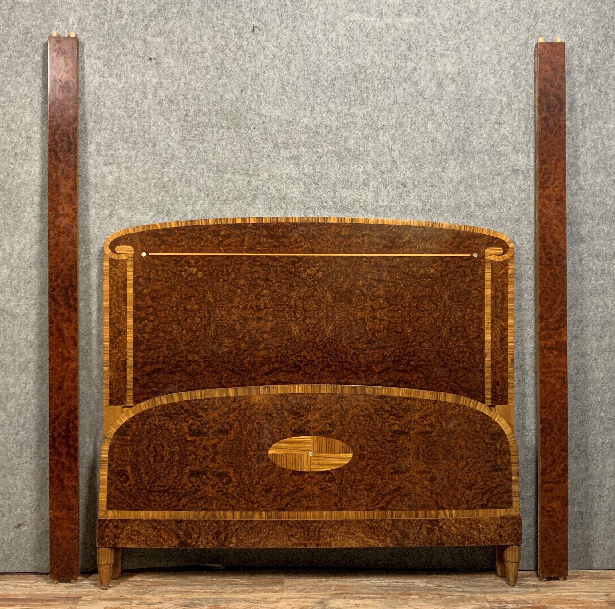 Art Deco period bed in marquetry of Loupe and Lemon tree around 1925
