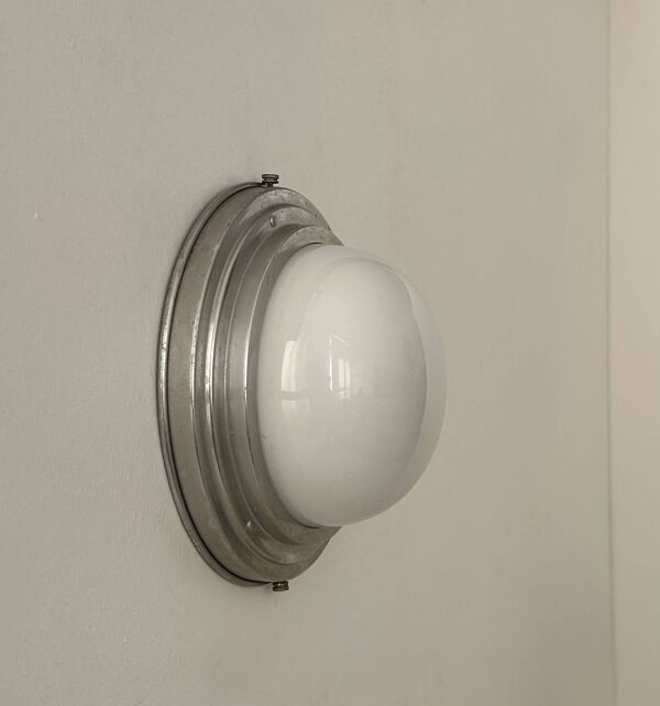 Applique vintage art déco, chrome et opaline, France 1930