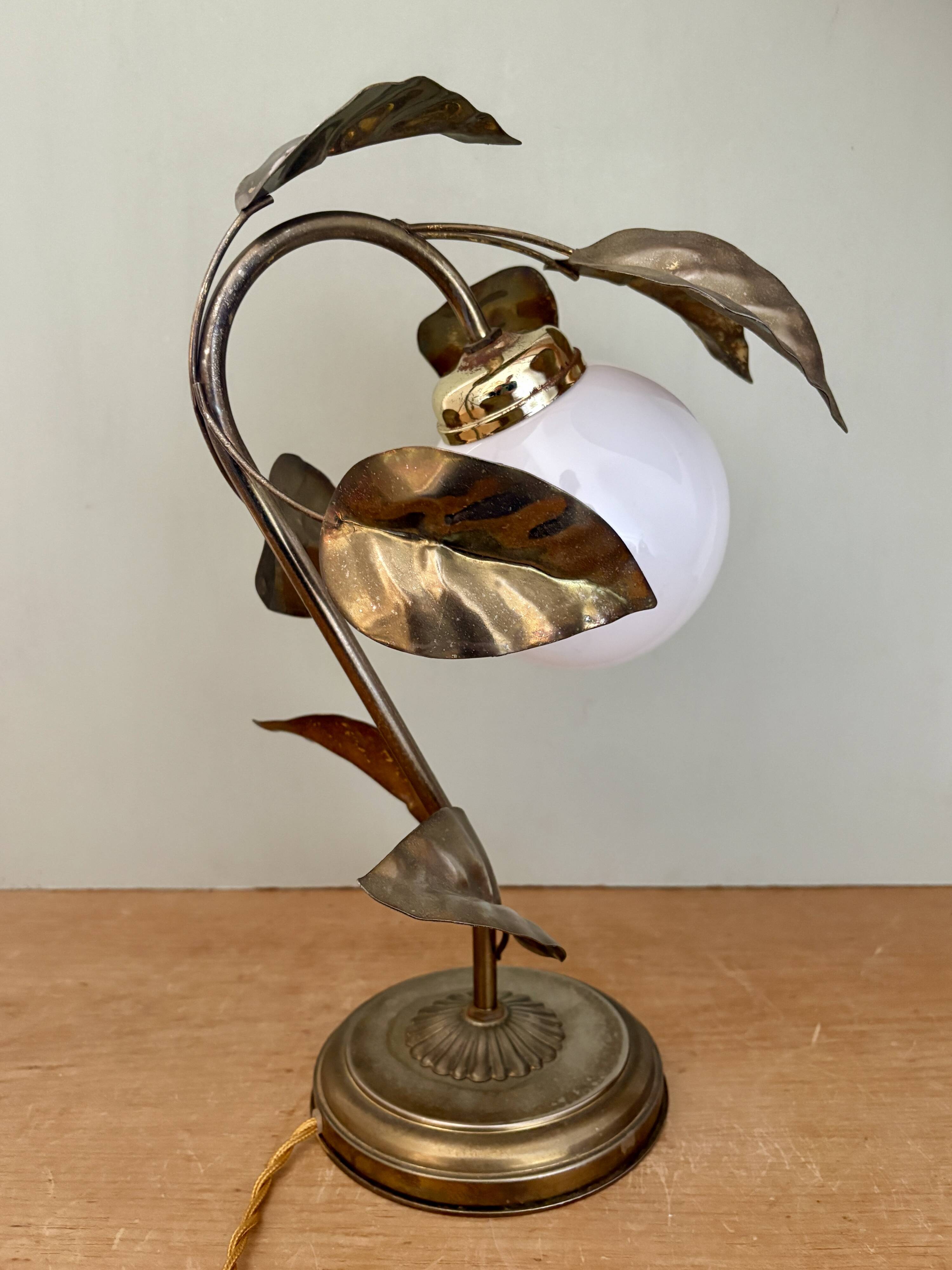 Vintage lamp with leaves in gilded brass and white opaline globe