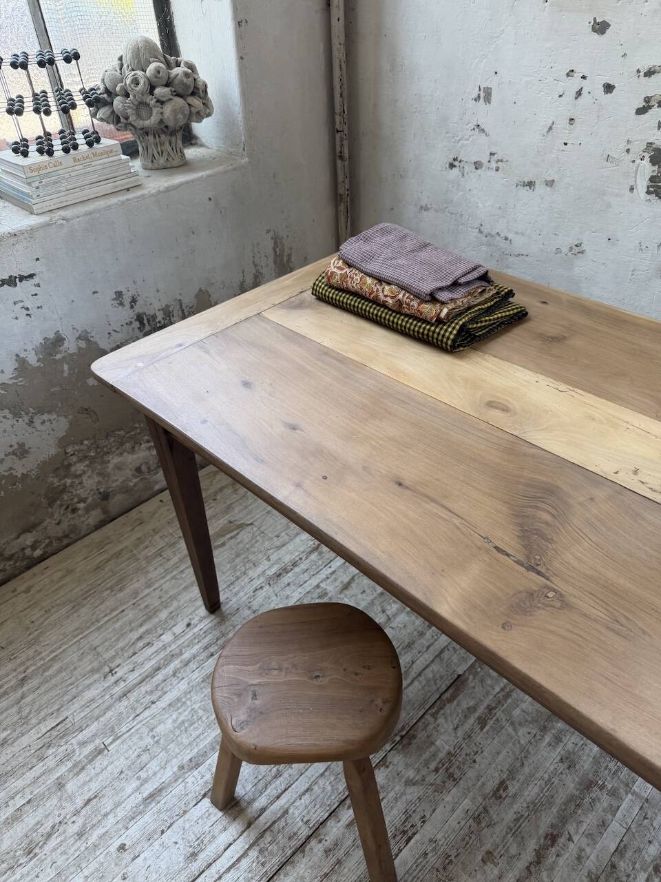 Table de ferme noyer pieds fuseaux 1950