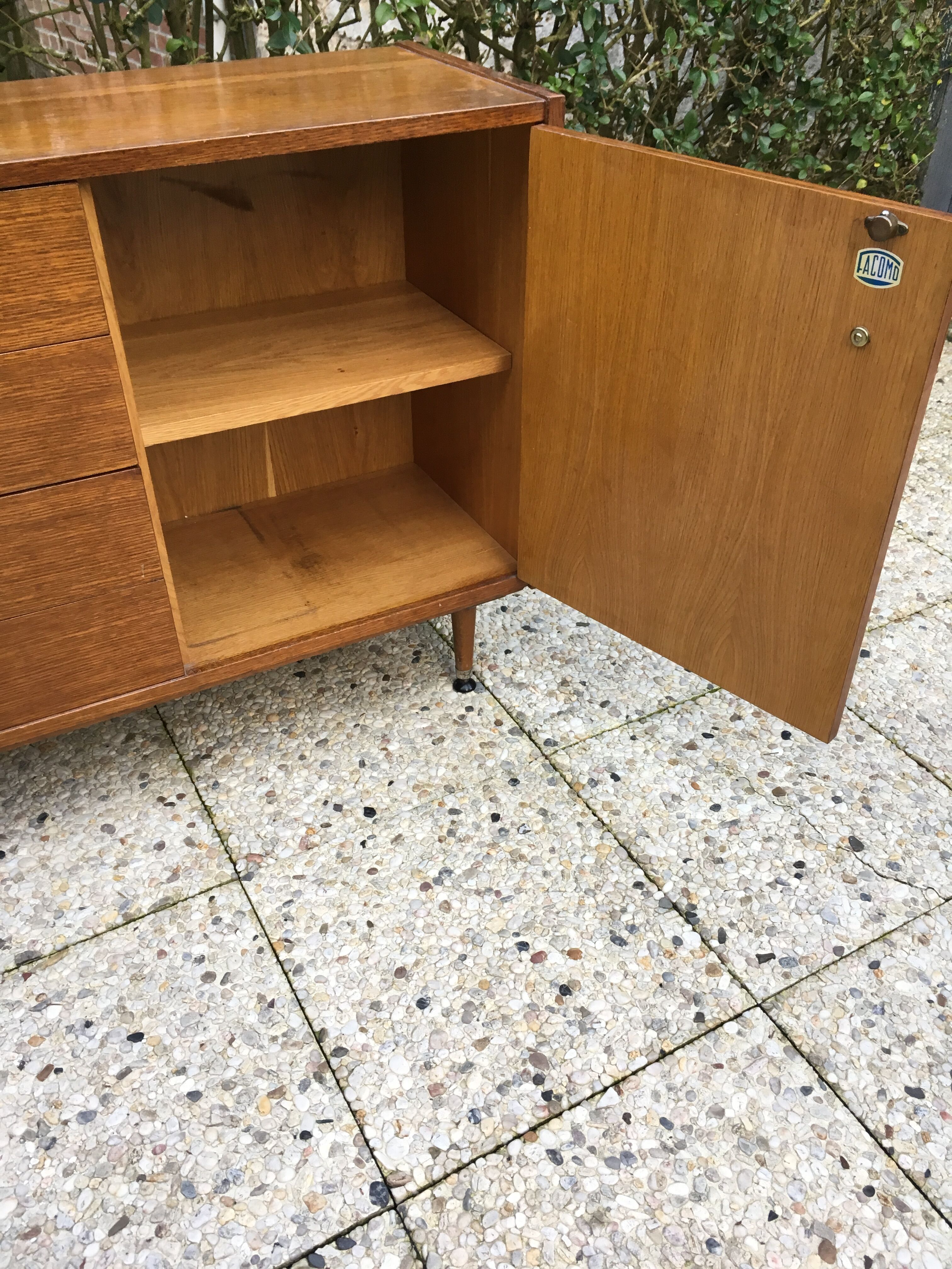 Commode vintage pieds fuseaux