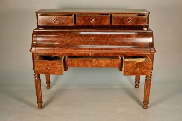 Bureau à gradins en noyer et ronce de noyer XIXème