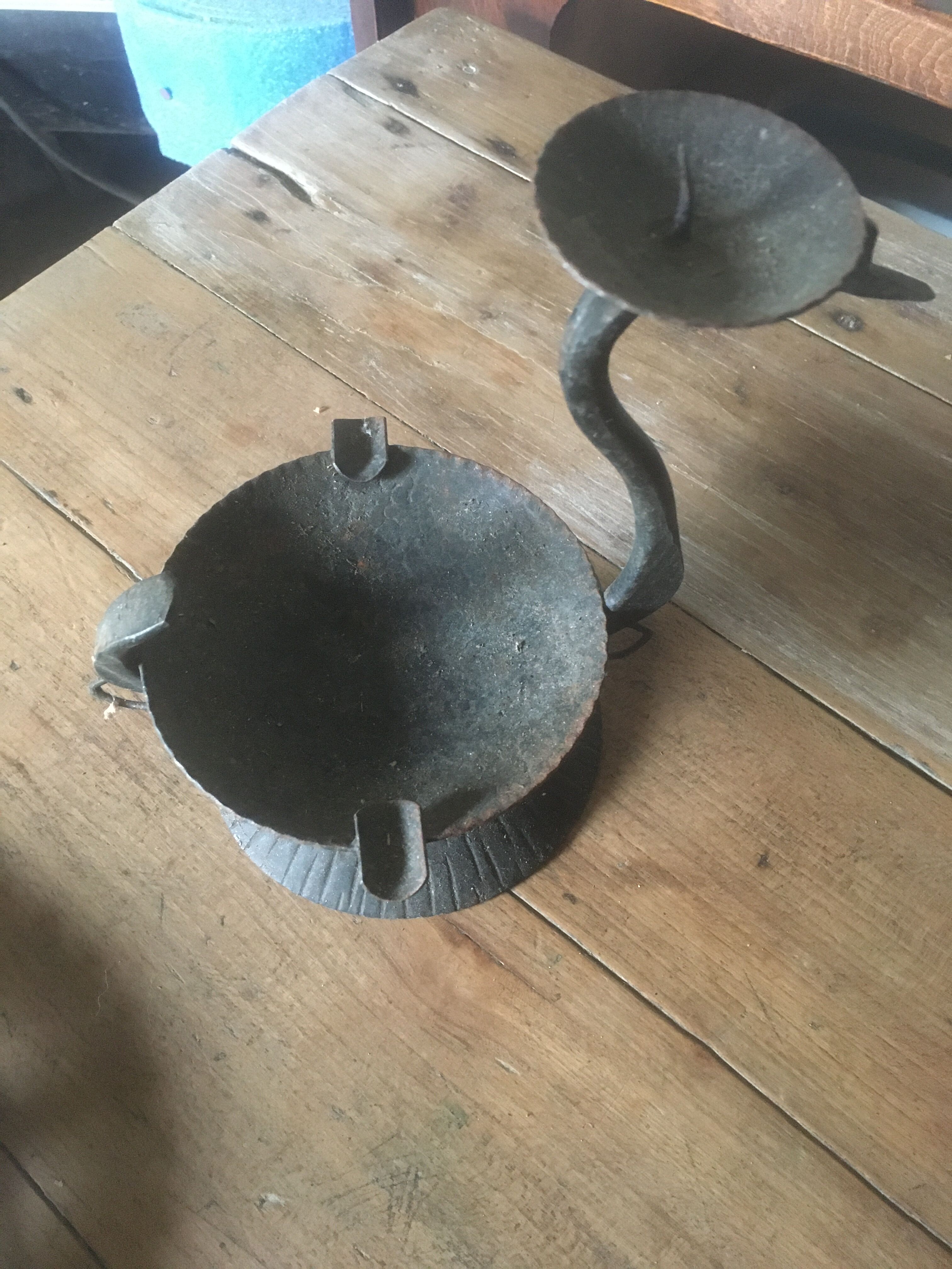 Cendrier en métal (et porte bougie)