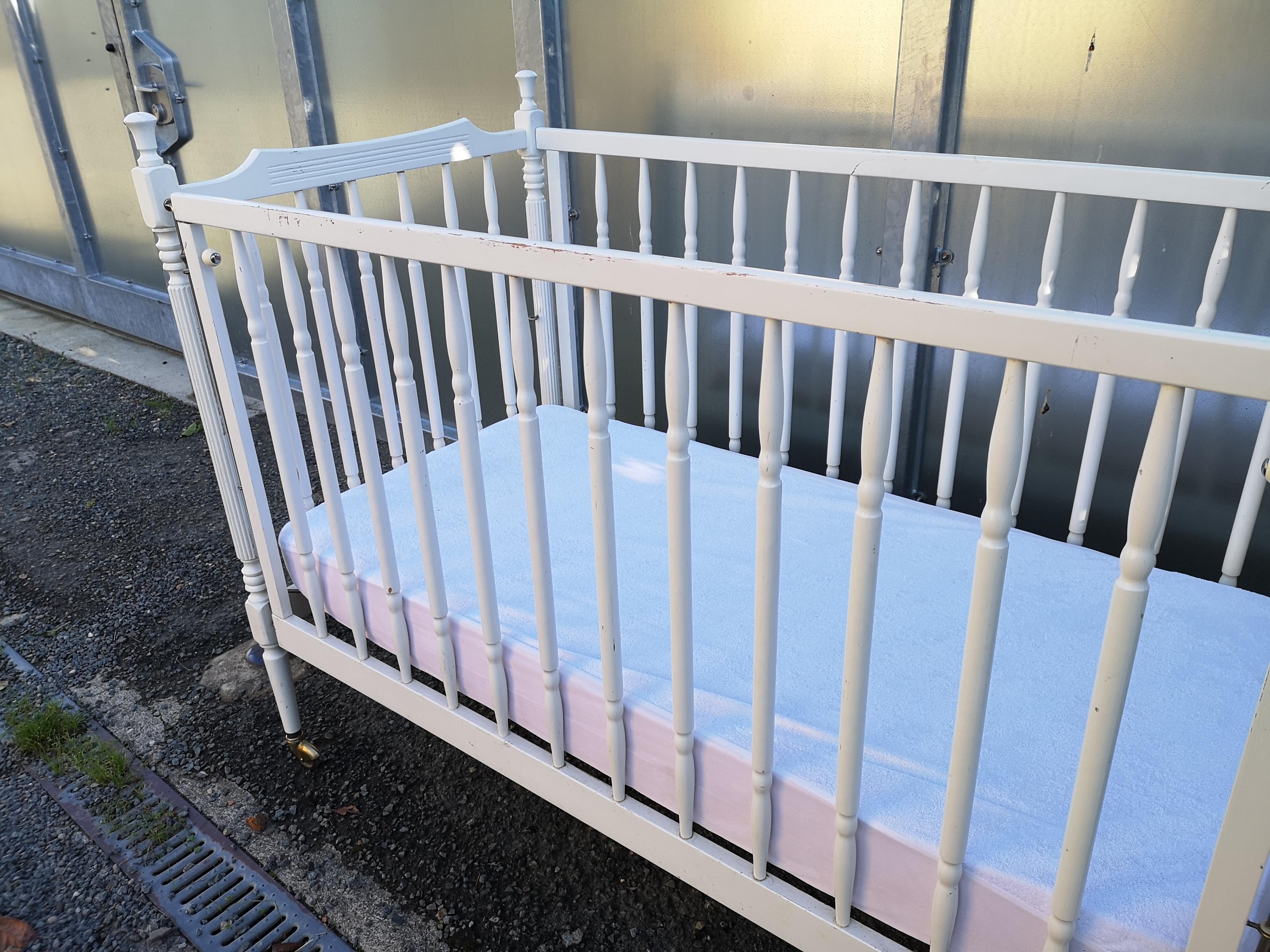 English style child bed