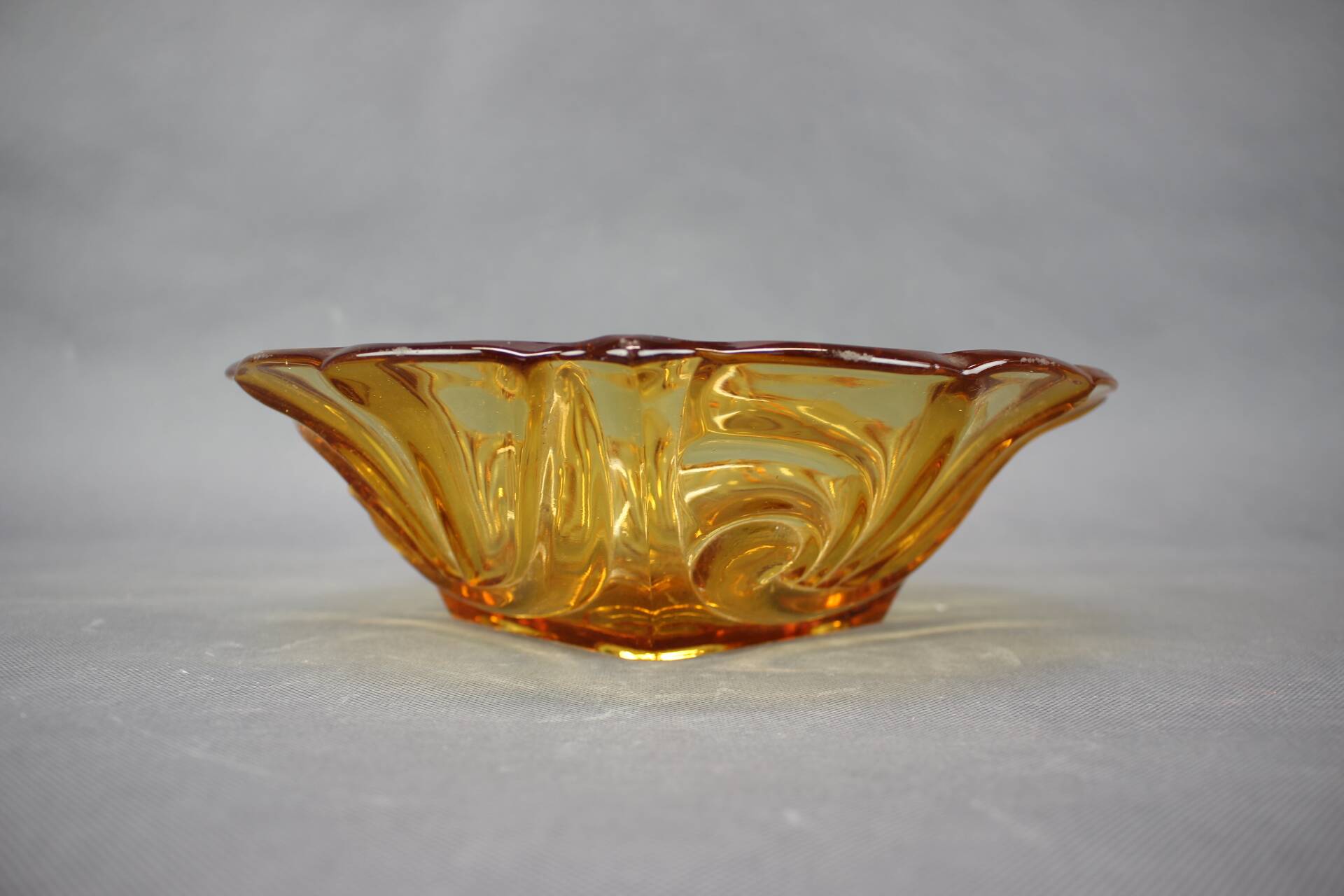 Decorative bullicante glass bowl from Murano, amber by Galliano Ferro from the mid-century, 1960s.