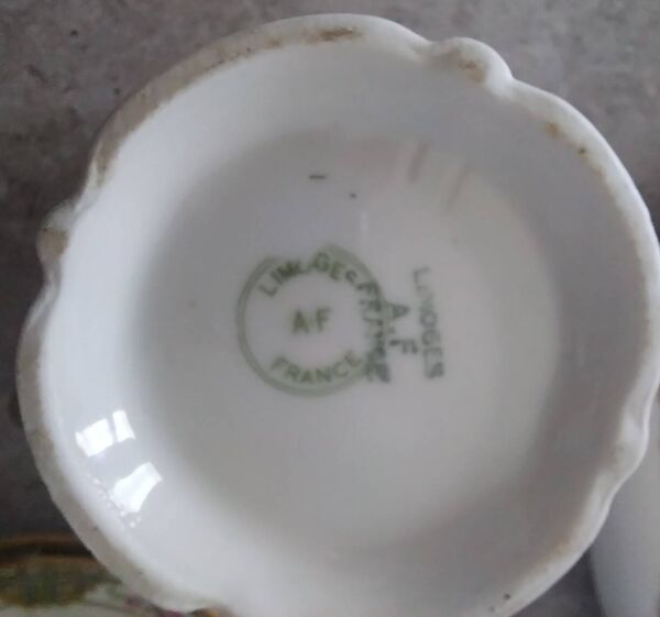 Service à café et thé tête à tête et son plateau en  porcelaine de Limoges