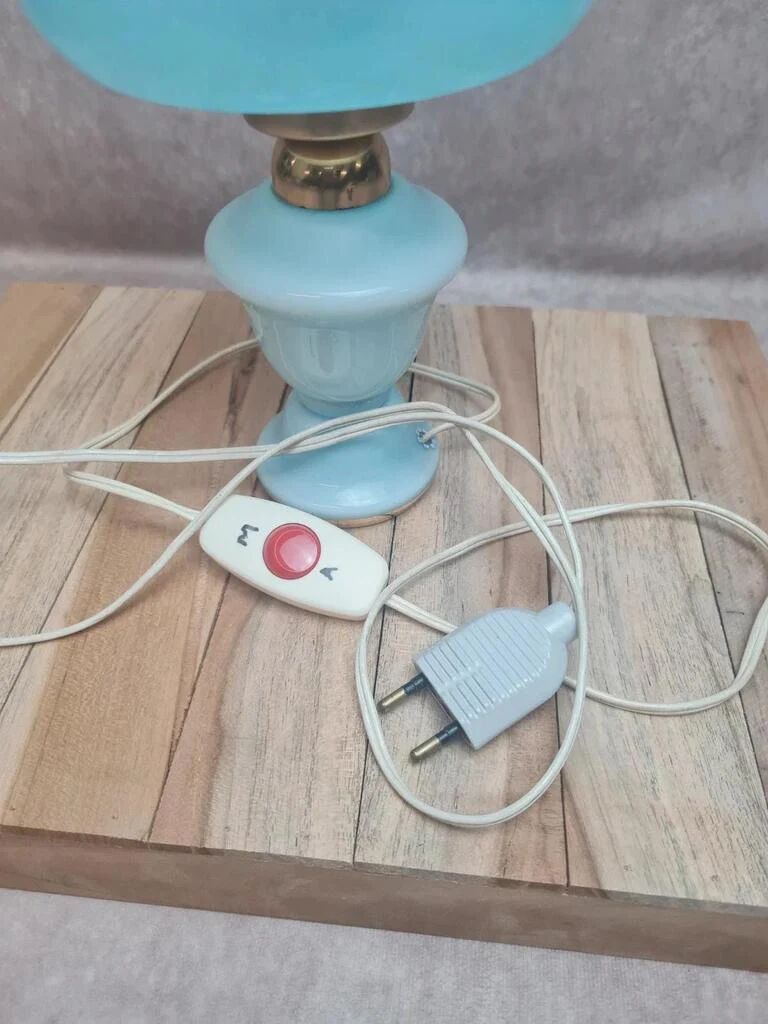 Lampe vintage en opaline bleue – esprit boudoir