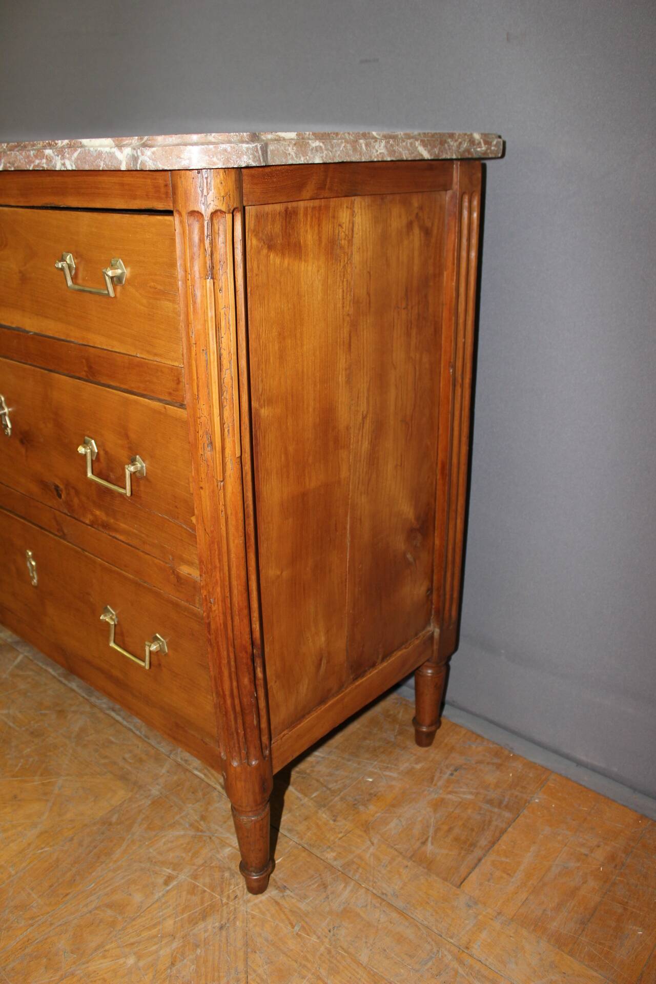 Louis XVI commode in cherry wood, 18th century.