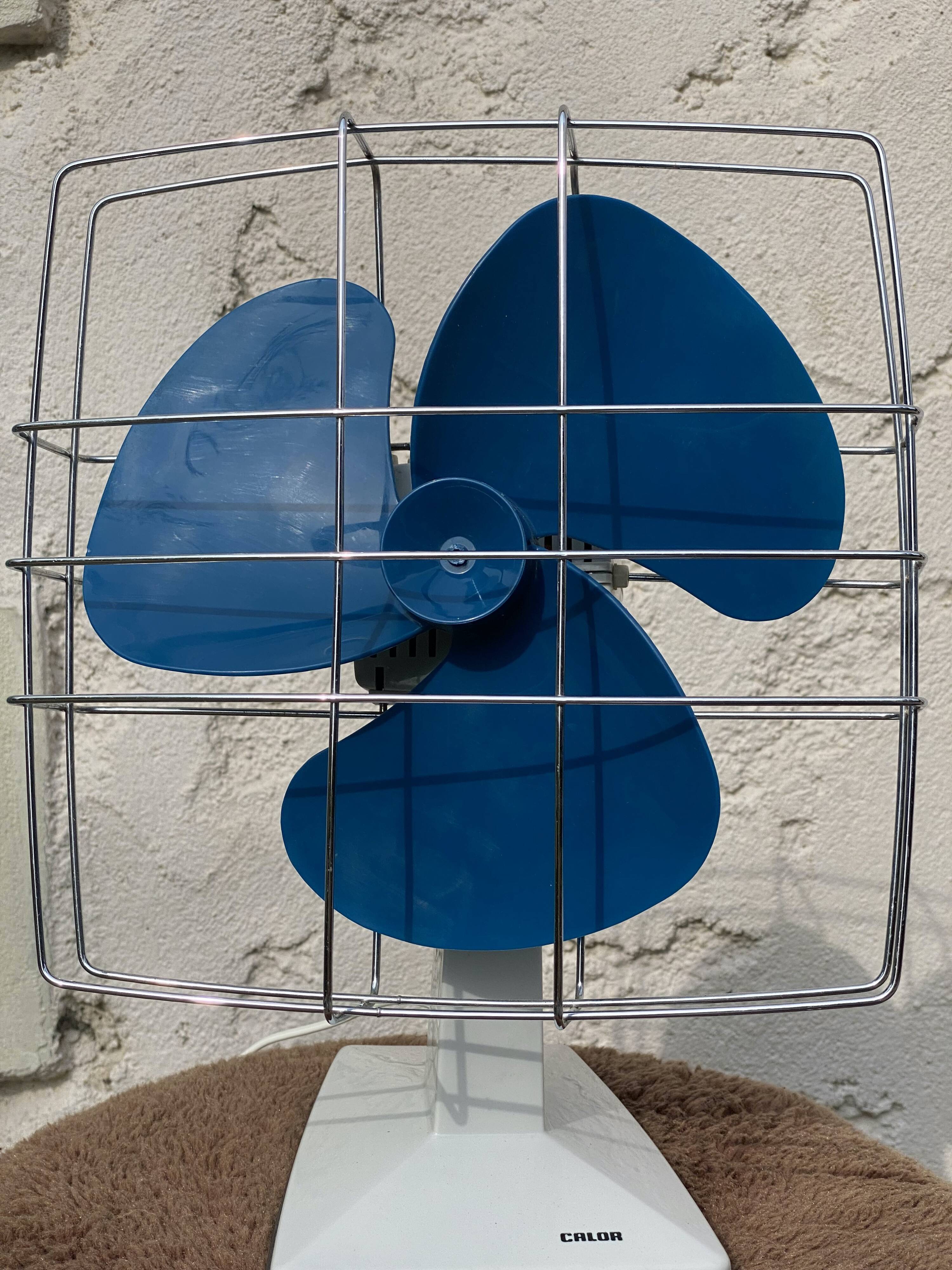 Vintage fan calor 1970 blue and white