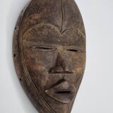 Dan mask in carved wood, brown patina, Ivory Coast, 25 cm