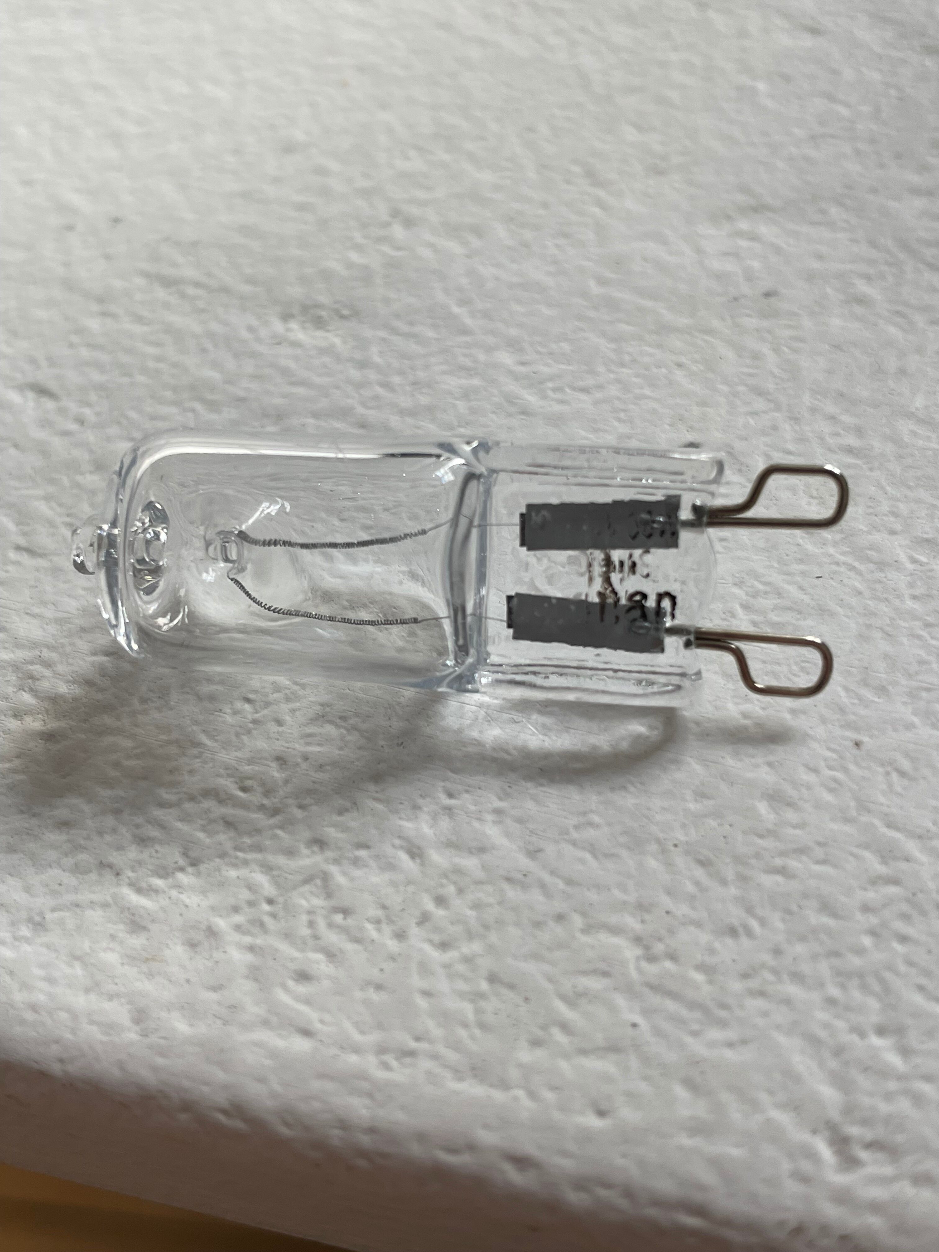 Adjustable spotlight in white porcelain habitat