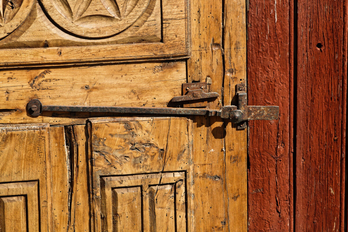Ancient pine gate, regional folk art, 19th century