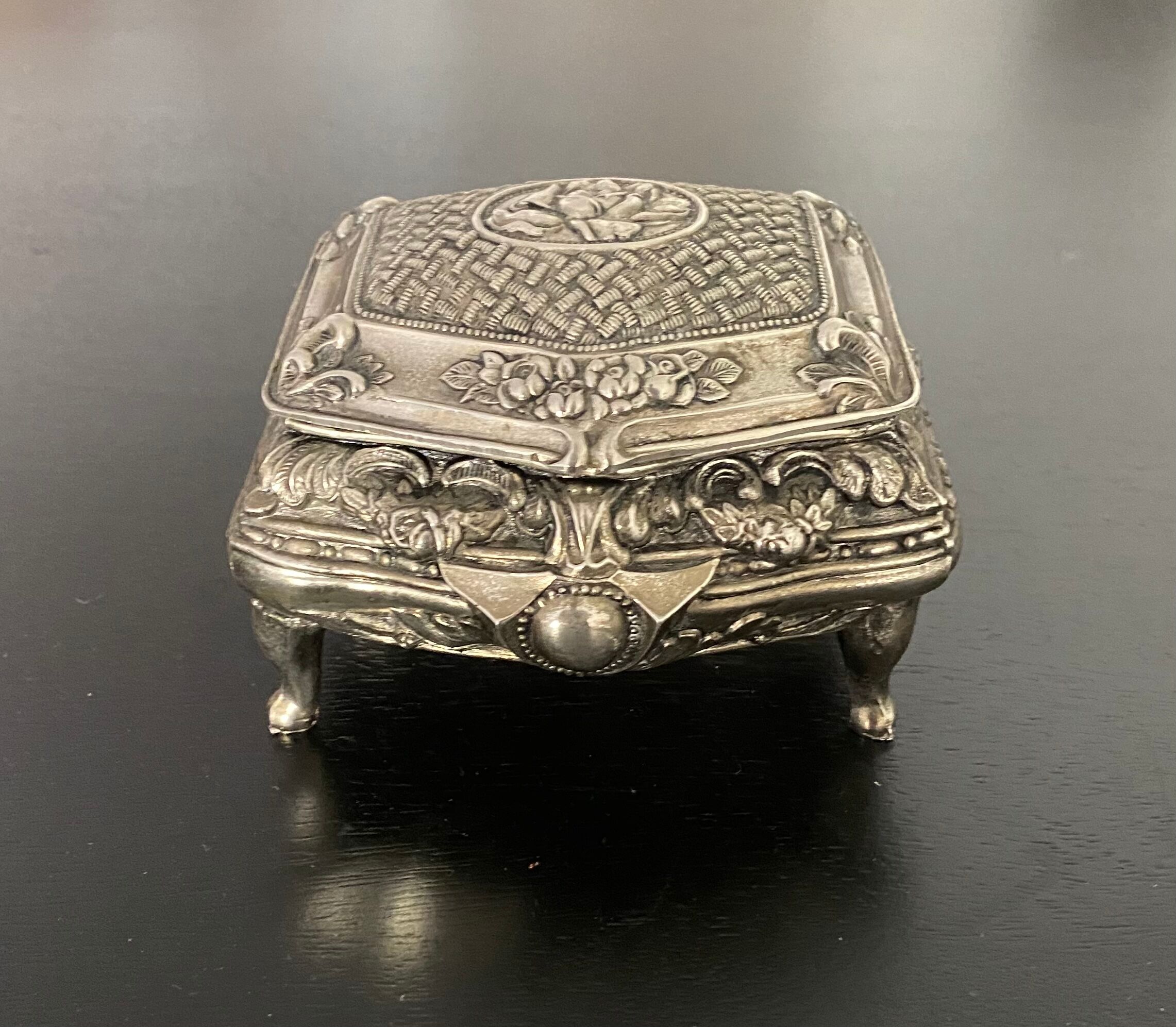 1 silver metal jewelry box