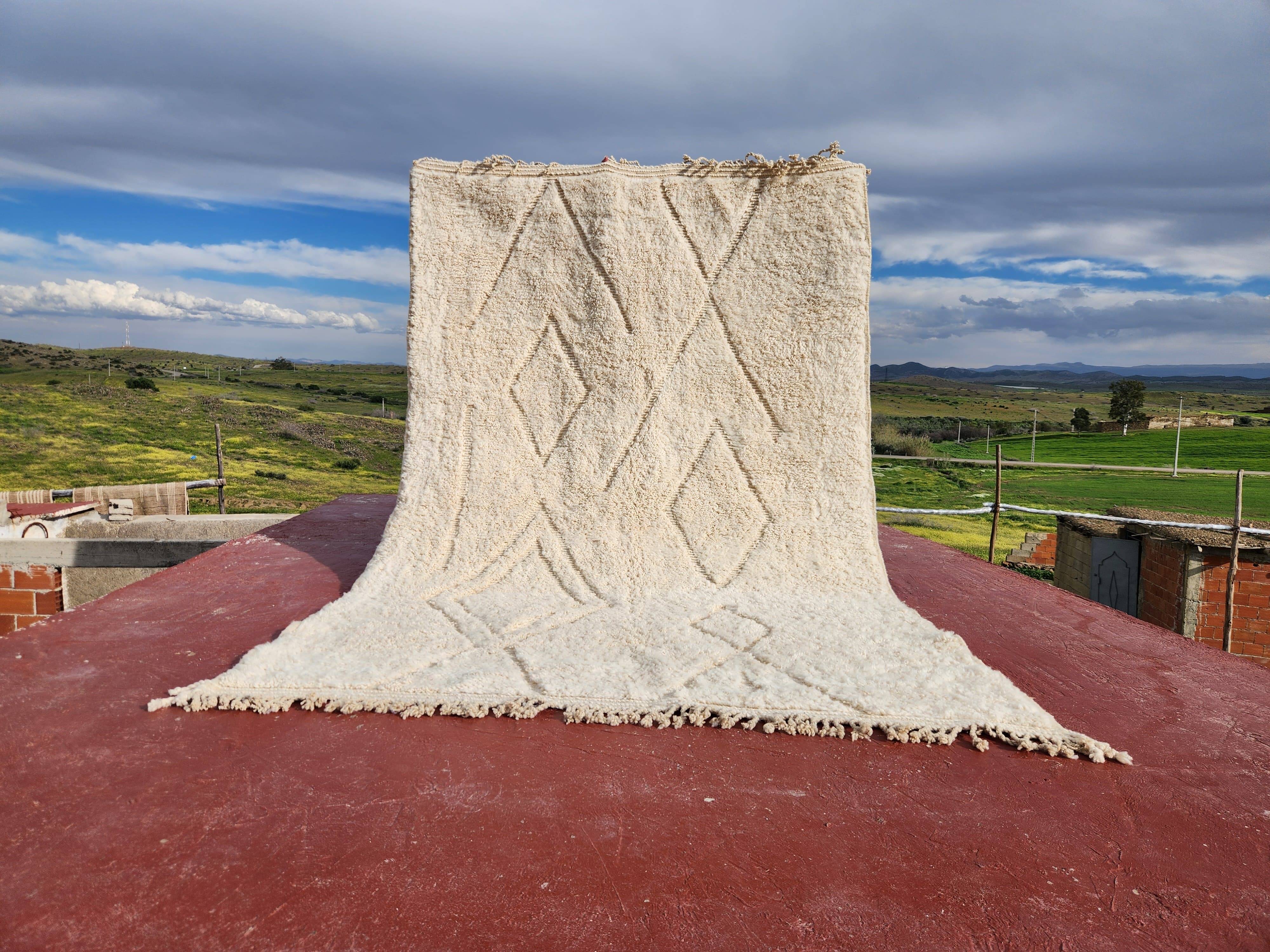 Beni Ouarain Berber rug in cream 300x200 cm – natural wool – handmade