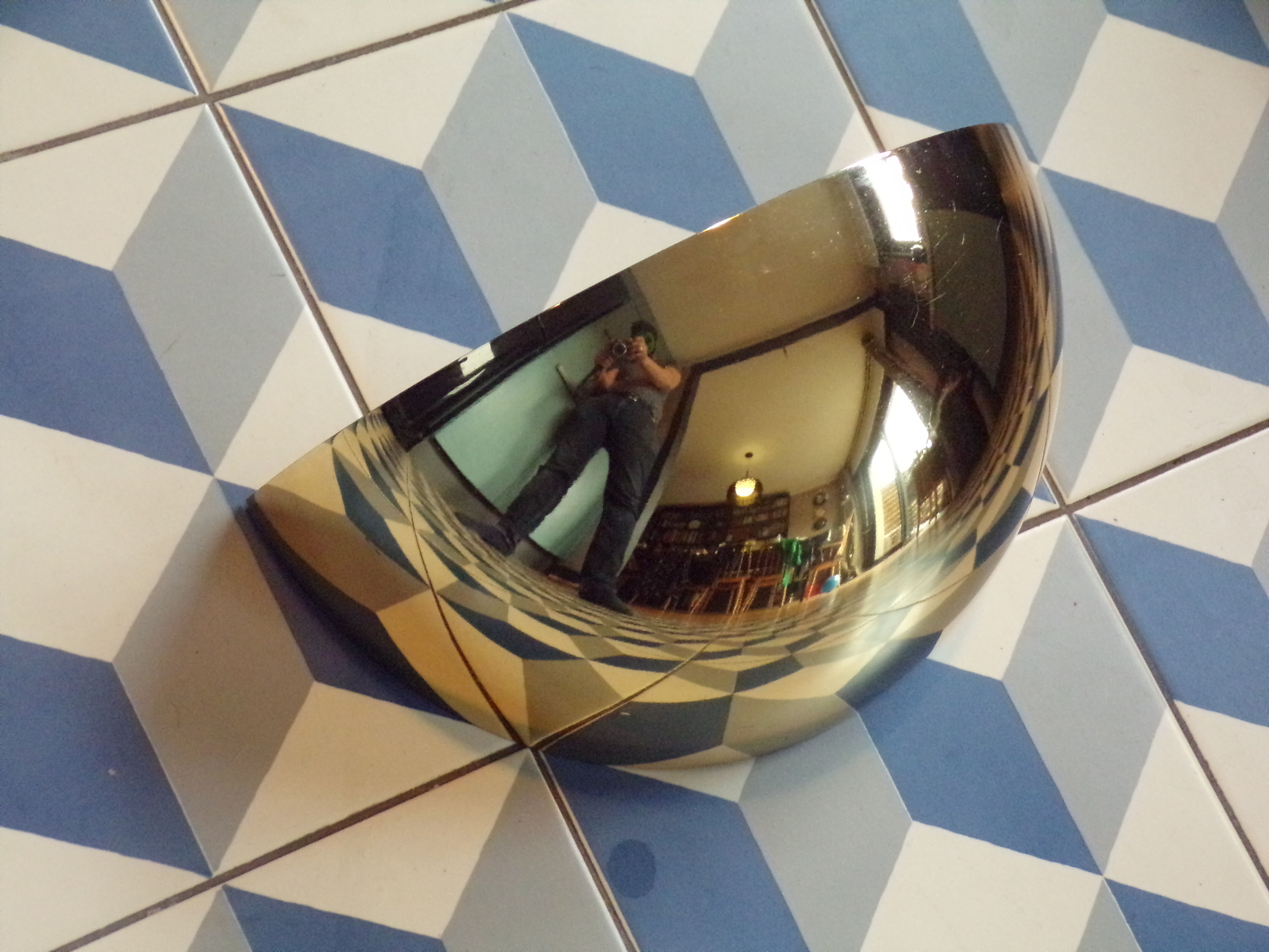 Escutcheon SCE Golden basin wall light