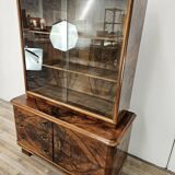 Art Decò display cabinet in walnut burl