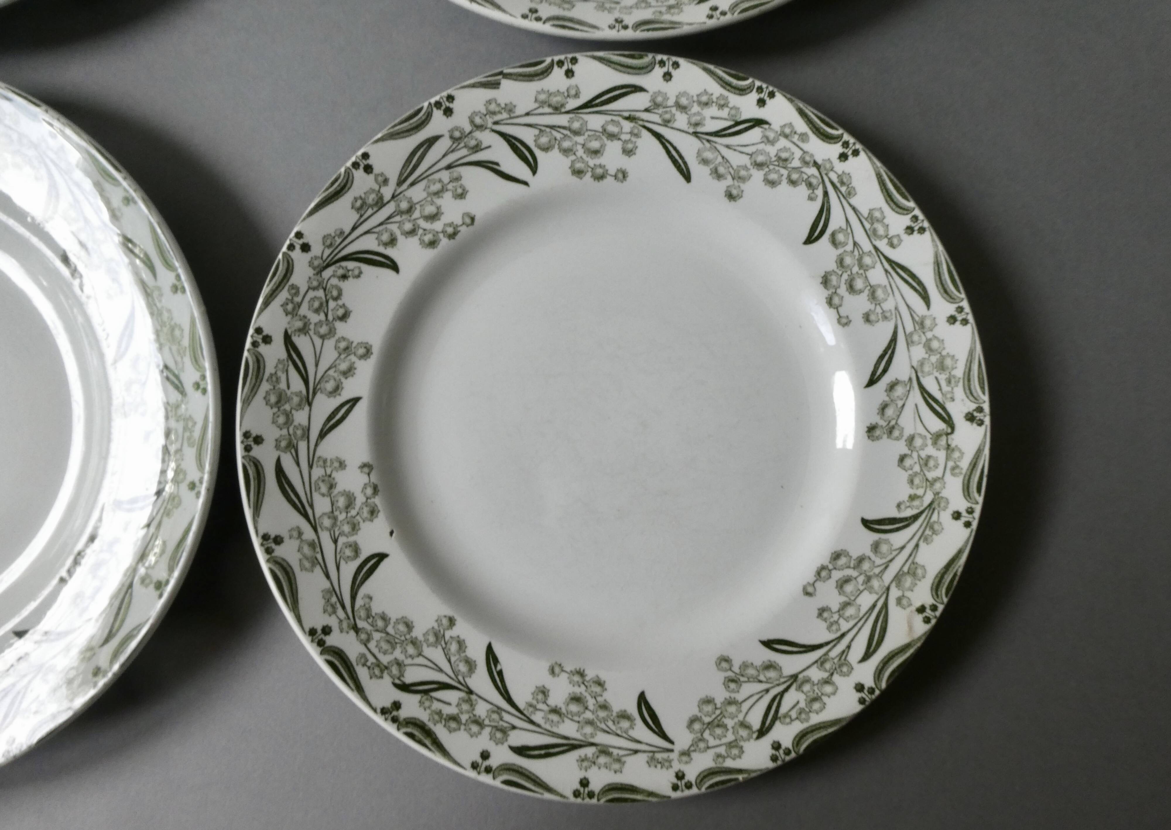 4 assiettes plates Terre de Fer Saint Amand, décor mimosas