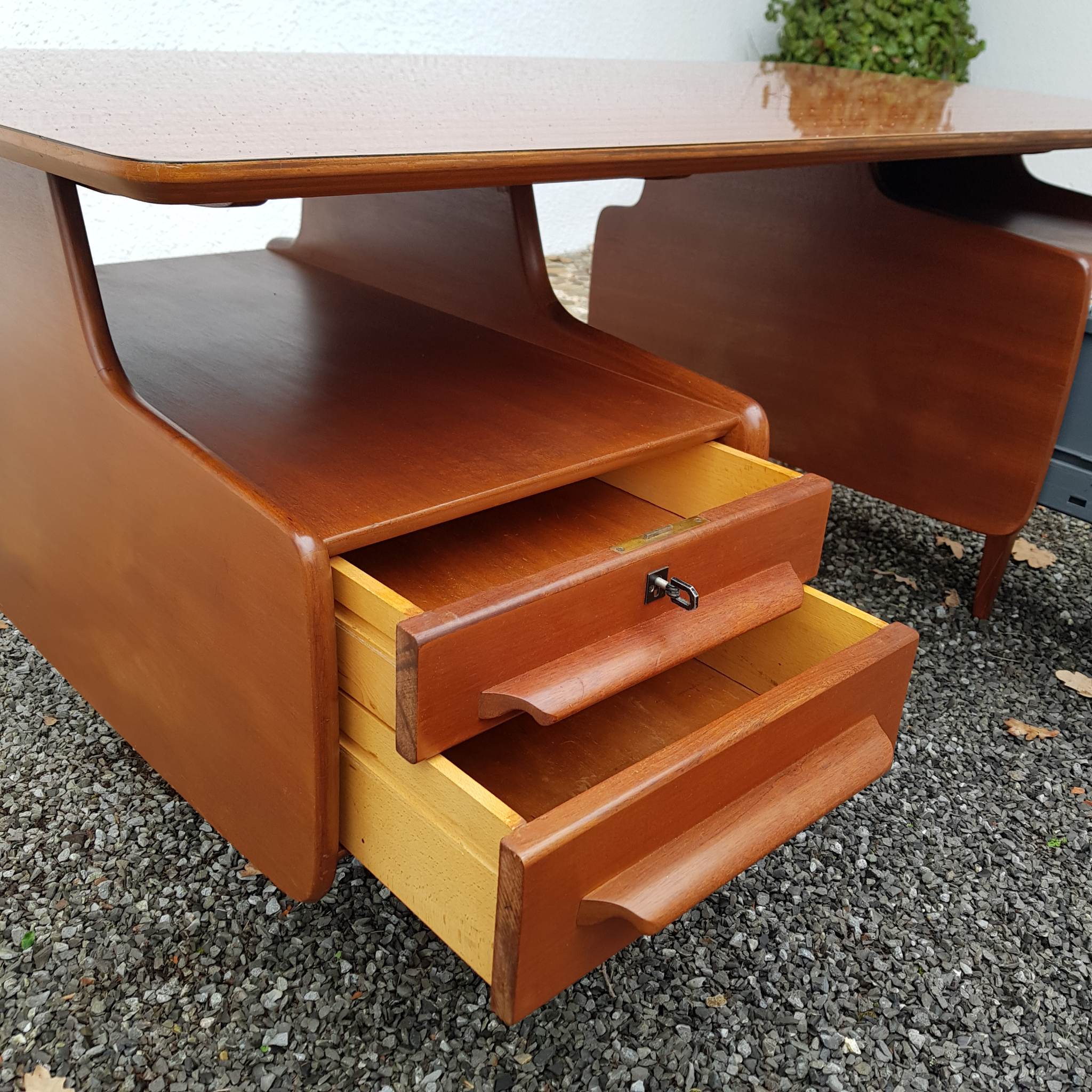 Executive Office Jacques Hauville edit by Bema 50