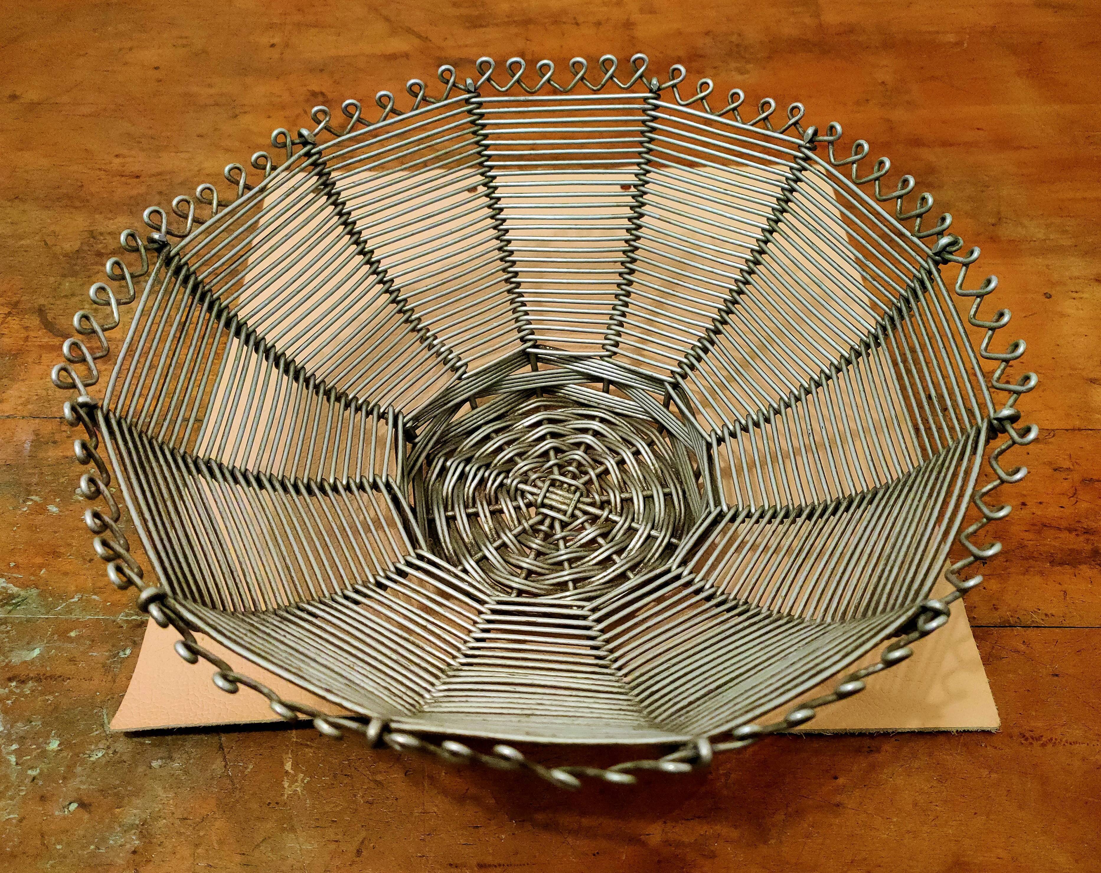 Fruit or walnut basket, made of metal