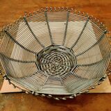 Fruit or walnut basket, made of metal