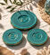 3 dessous-de-plat vintage en céramique turquoise à décor de poissons
