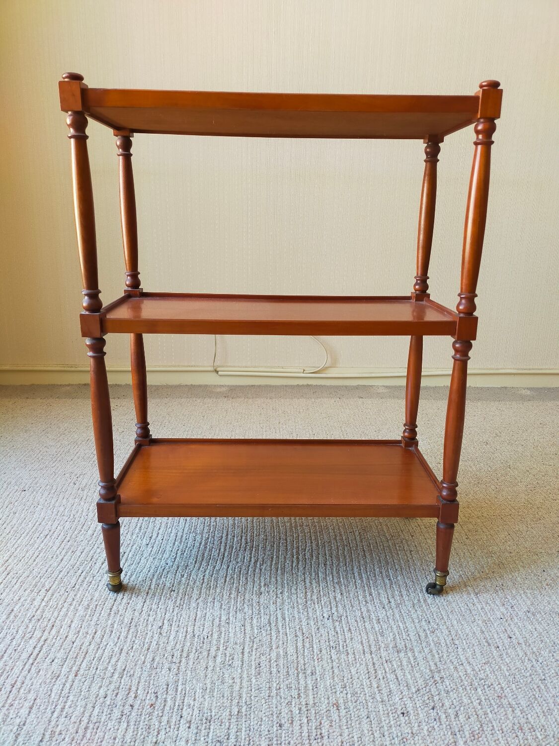 3-level pedestal shelf