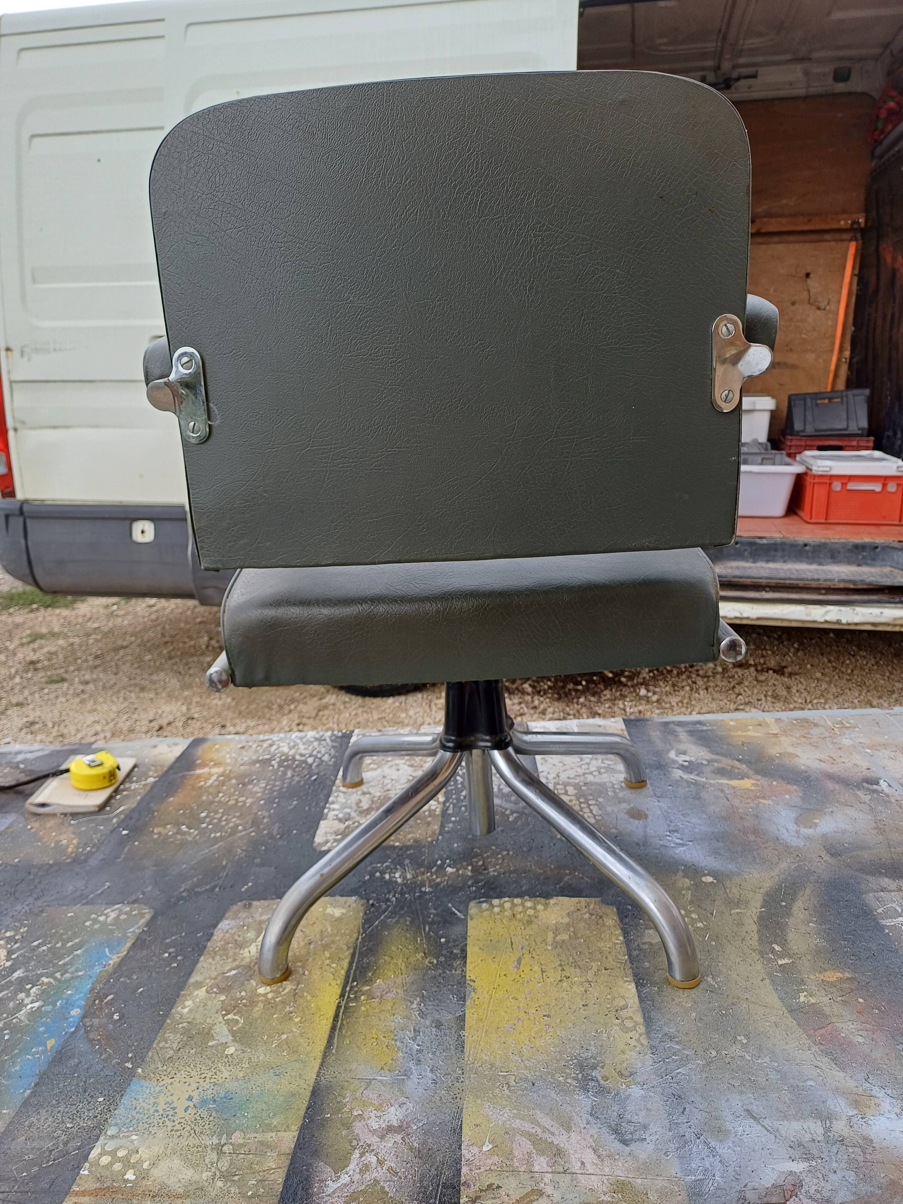 Pullman Armchair in Chrome Metal and Green Leatherette