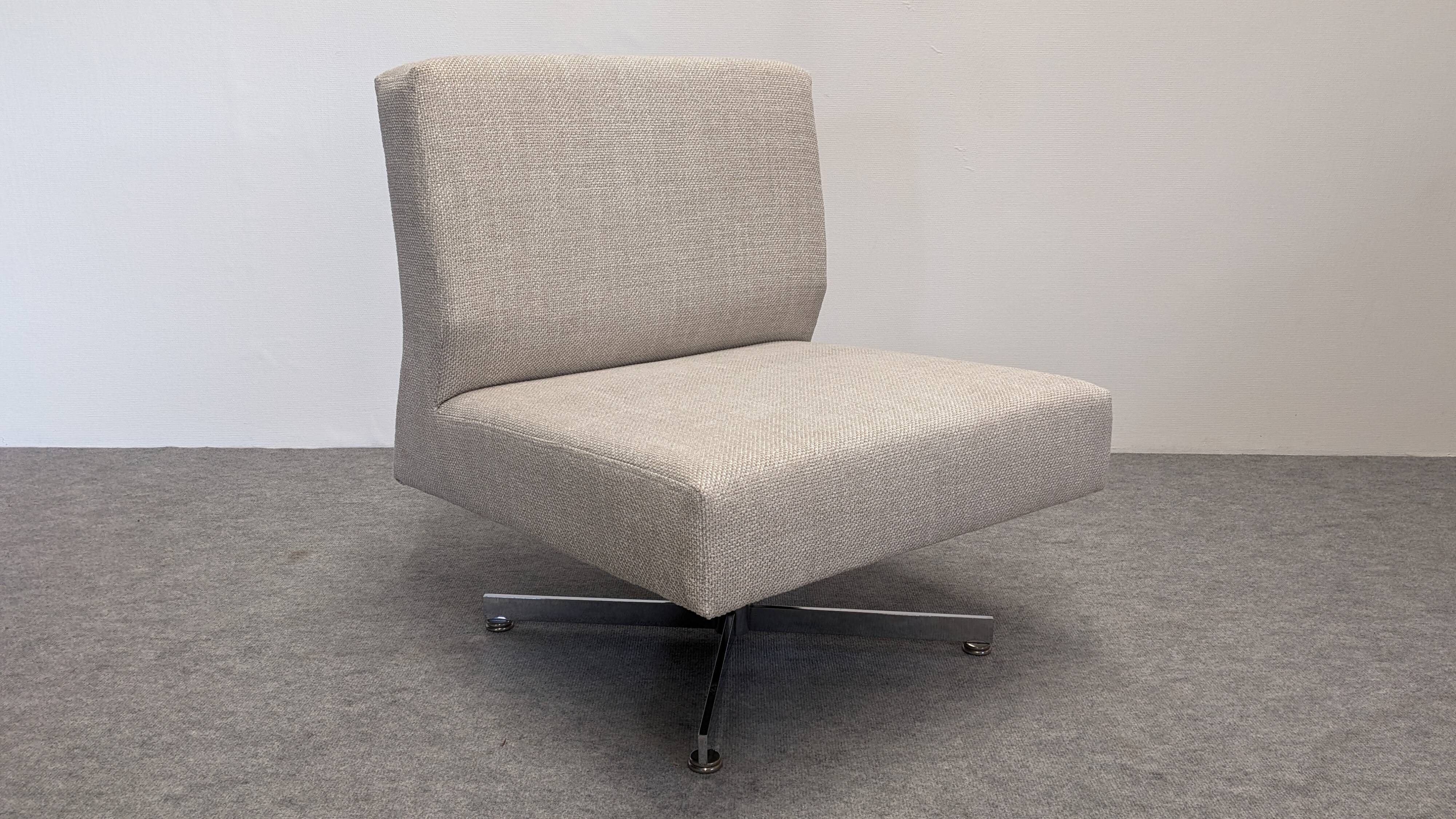 Paire de chauffeuses modernistes Les Créations Inova, France vers 1970