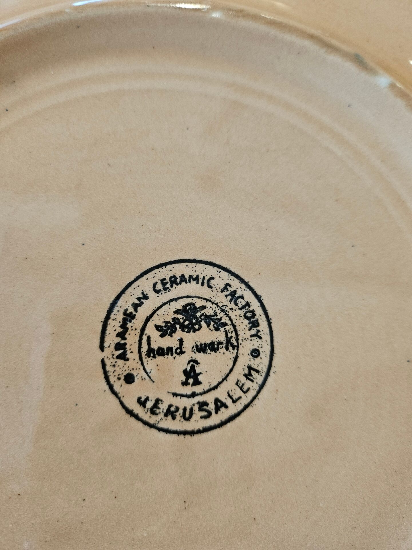 Superb decorative plate in traditional Armenian ceramic, in