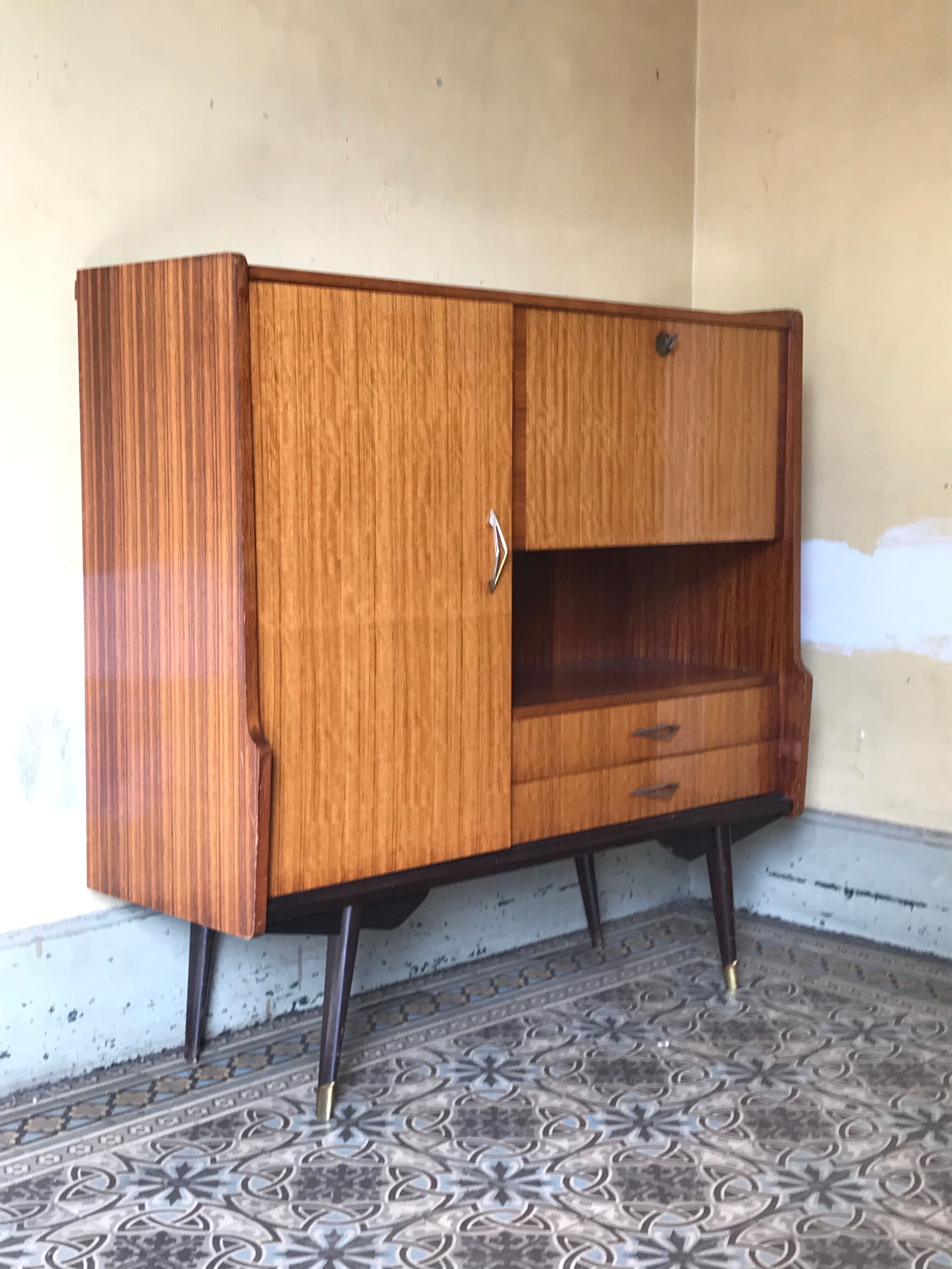 Scandinavian vaisselier