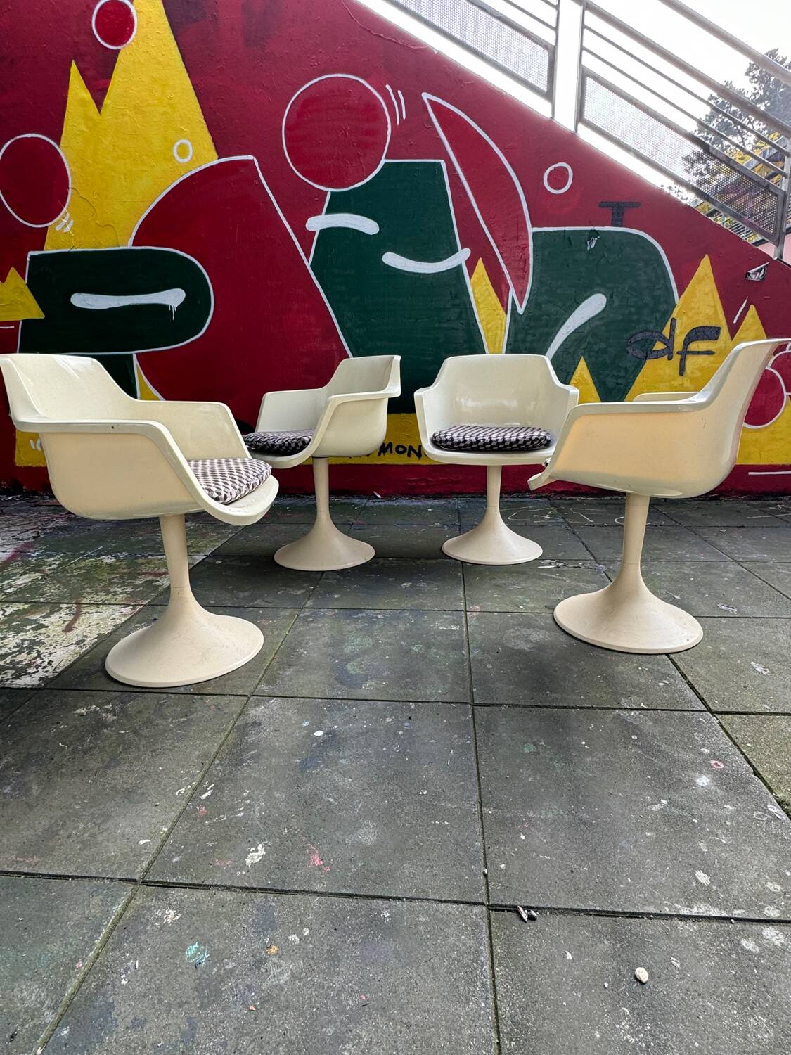 Series 4 tulip chairs