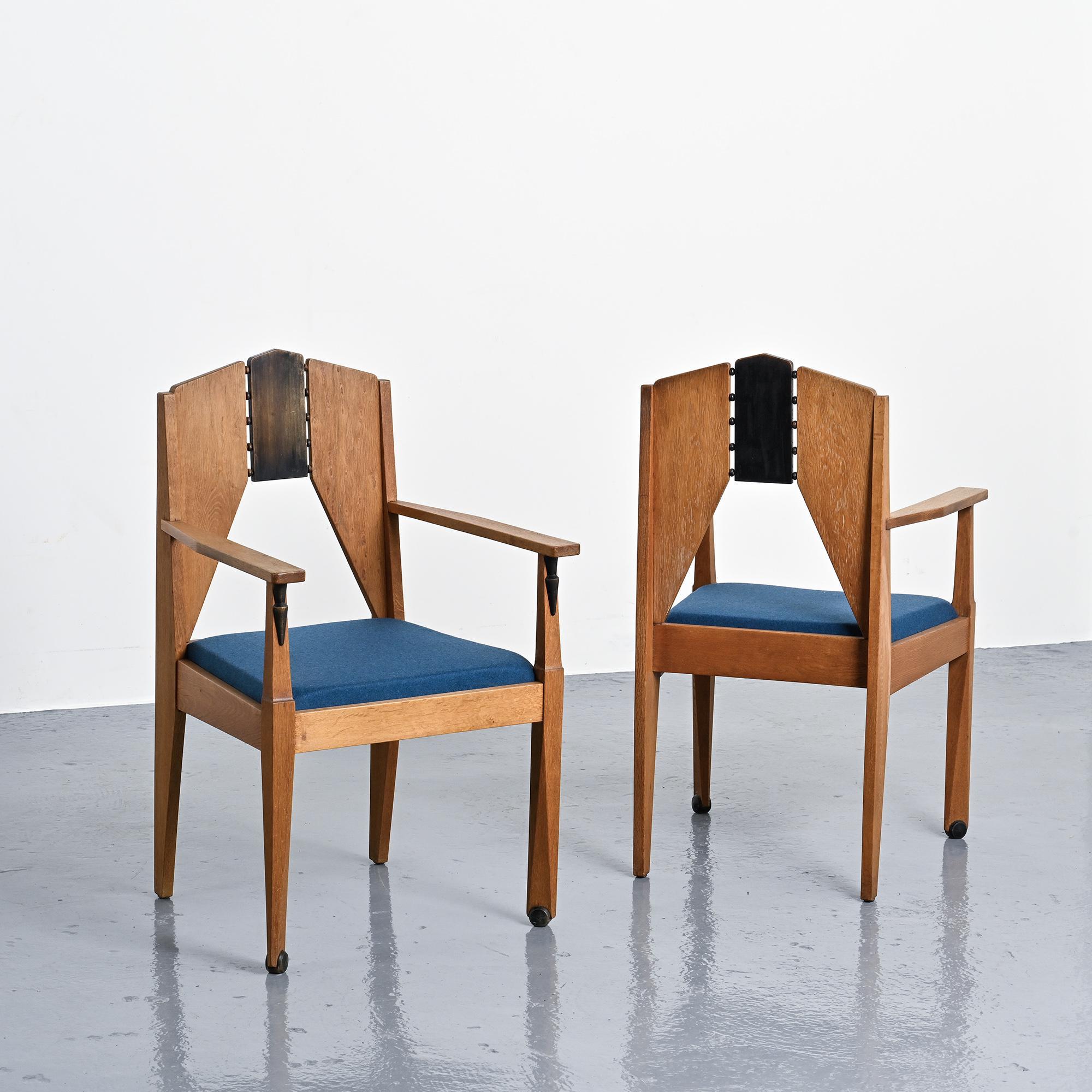 Paire de fauteuils Amsterdamse School en chêne par J.J. Zijfers, 1928