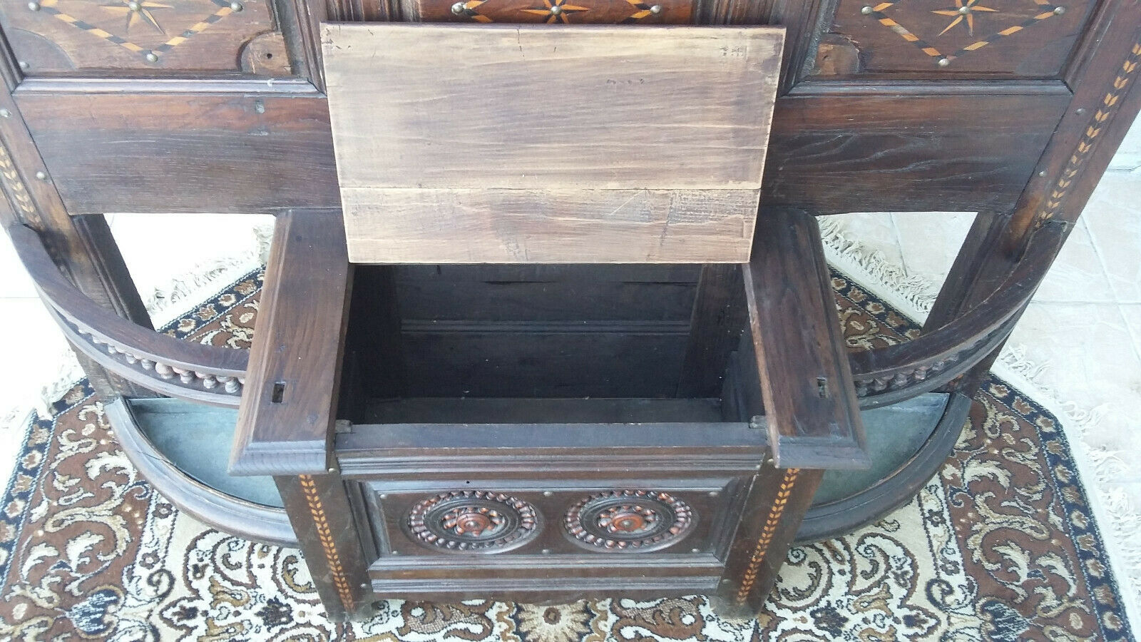Breton entrance cabinet holder