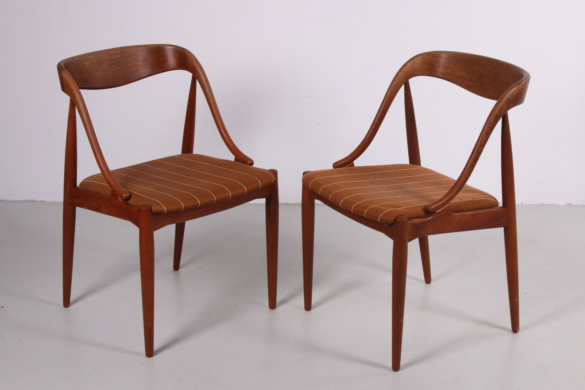 Set of 2 dining room chairs by Johannes Andersen for Uldum Mobelfabric, 1950s
