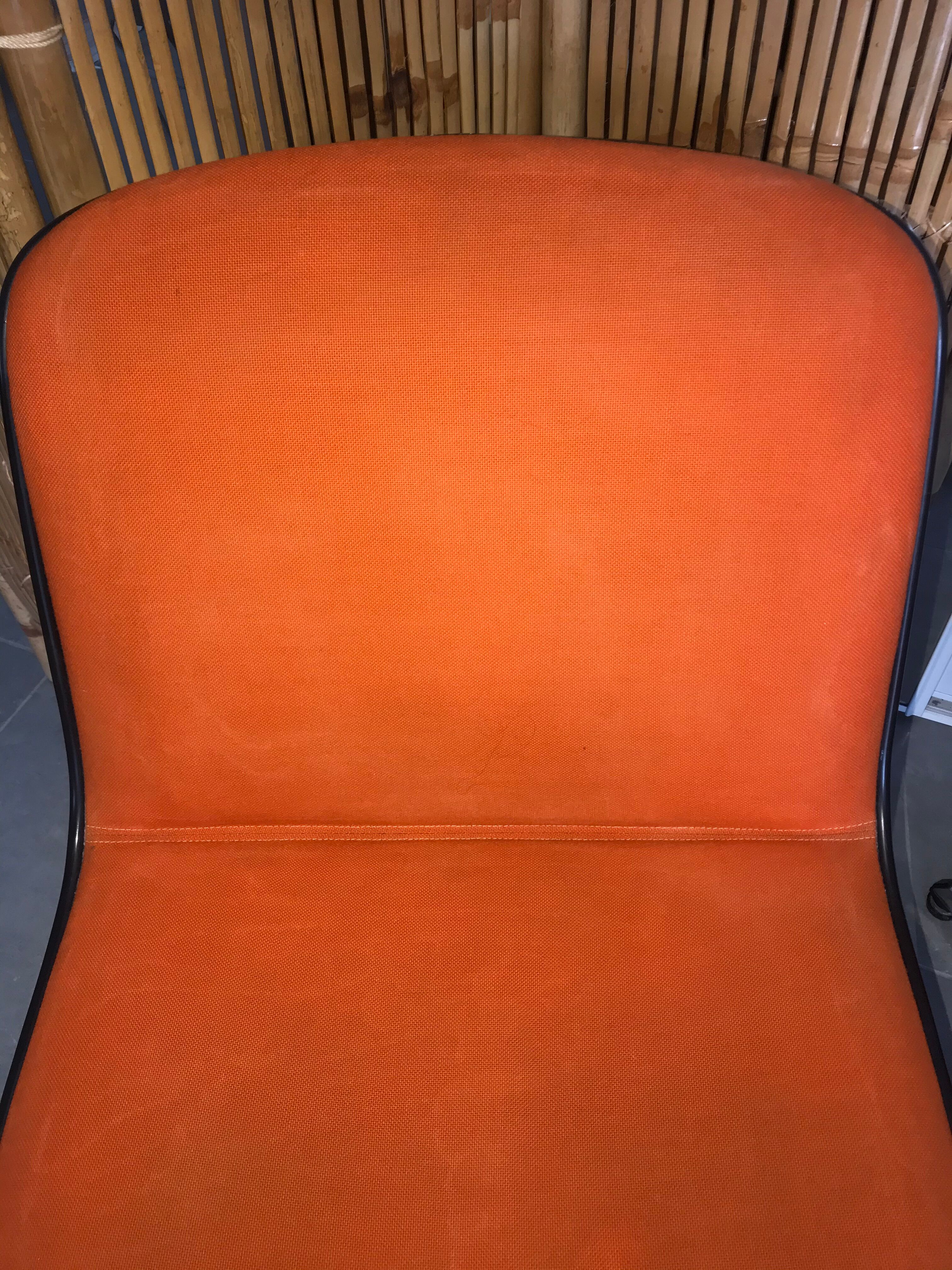 Paire de fauteuils de bureau pivotant orange année 70