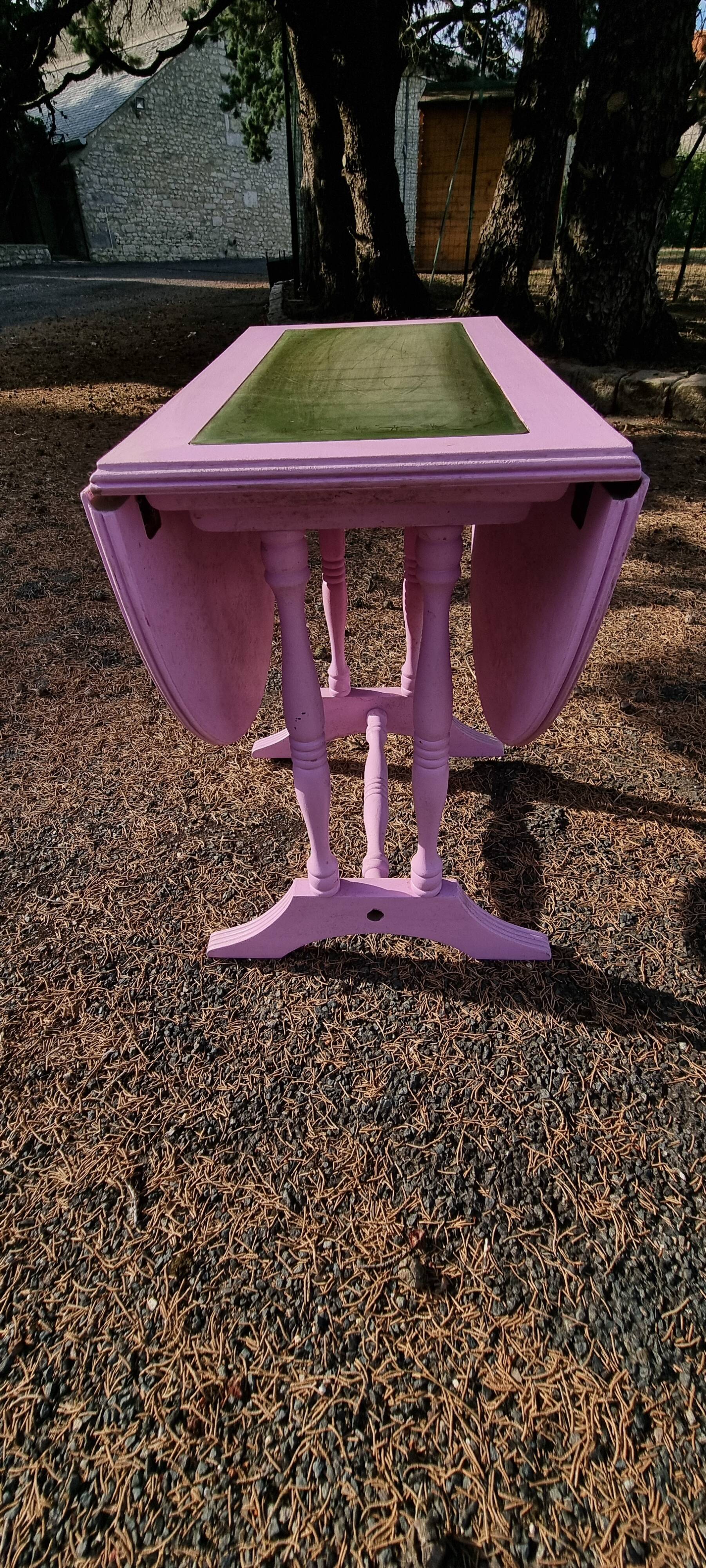 Children's table or coffee table folding